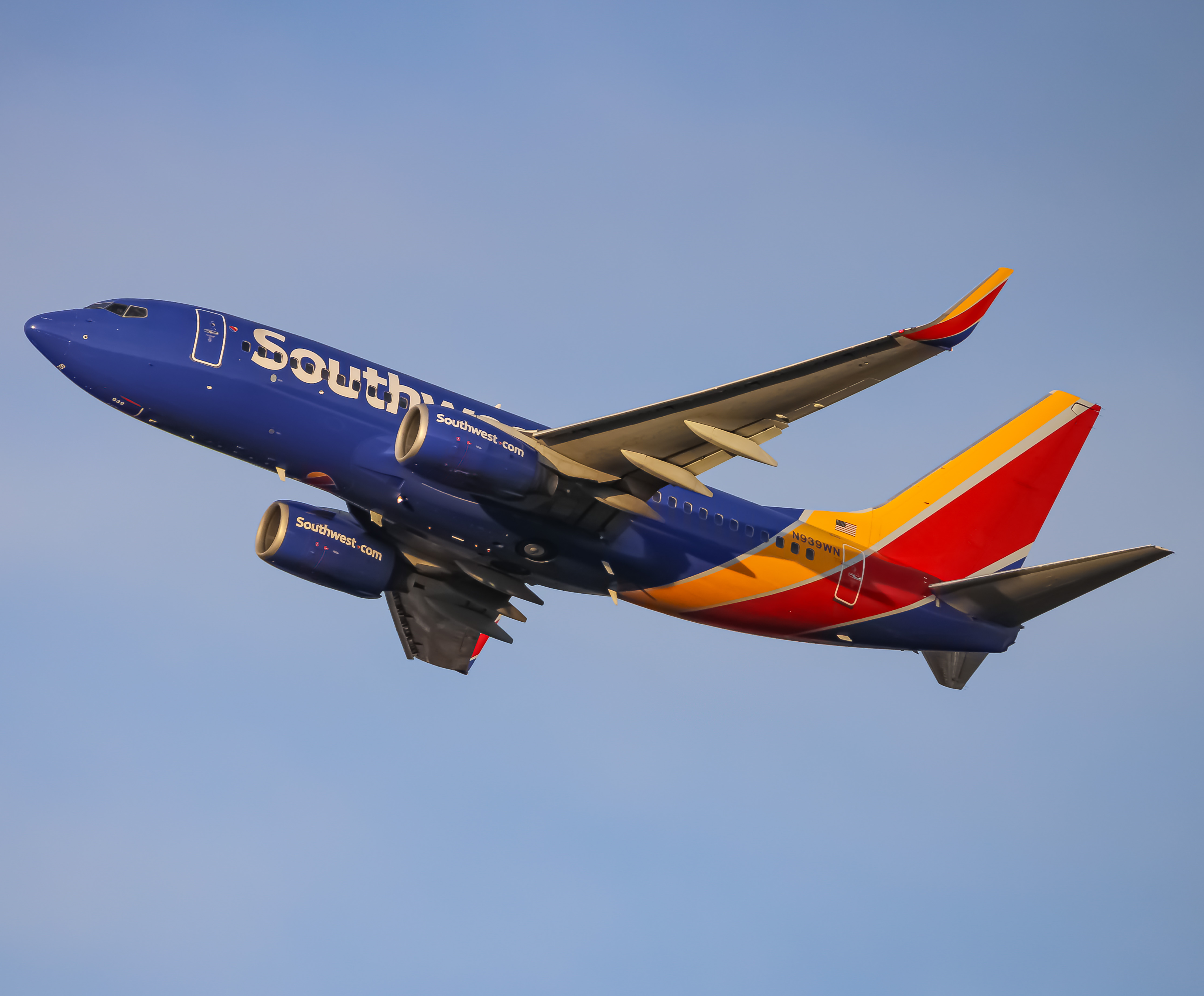 Full size: Southwest Airlines Boeing 737-700 N939WN at Baltimore/Washington International Thurgood Marshall Airport