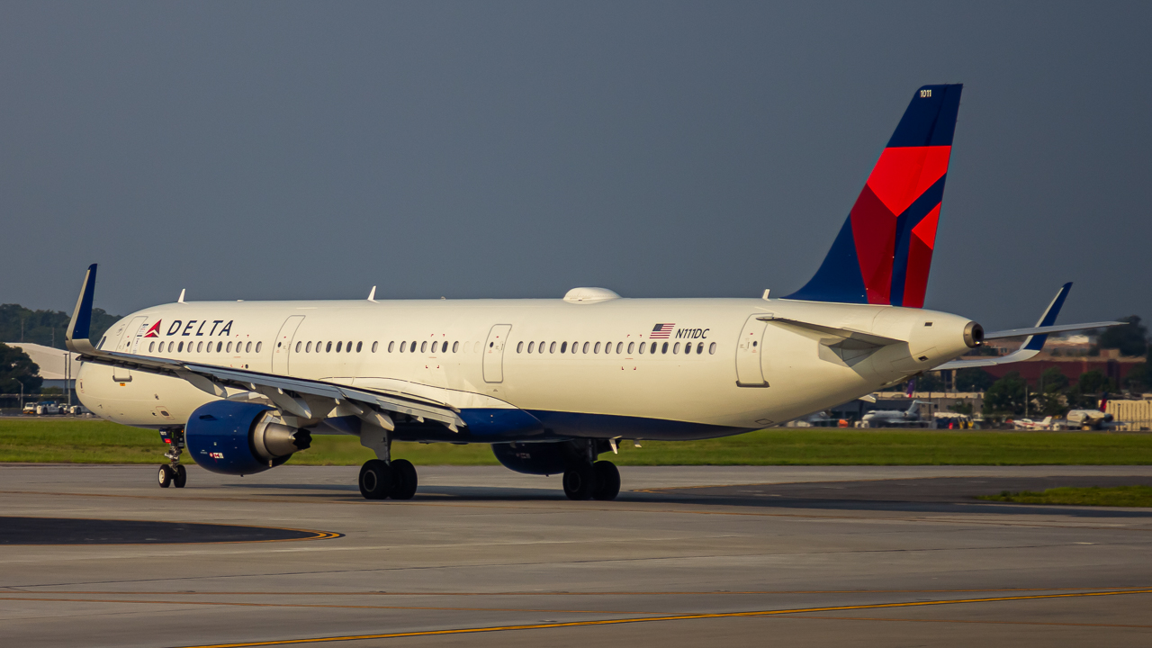 Full size: Delta Airlines Airbus A321-200 N111DC at Hartsfield-Jackson Atlanta International Airport