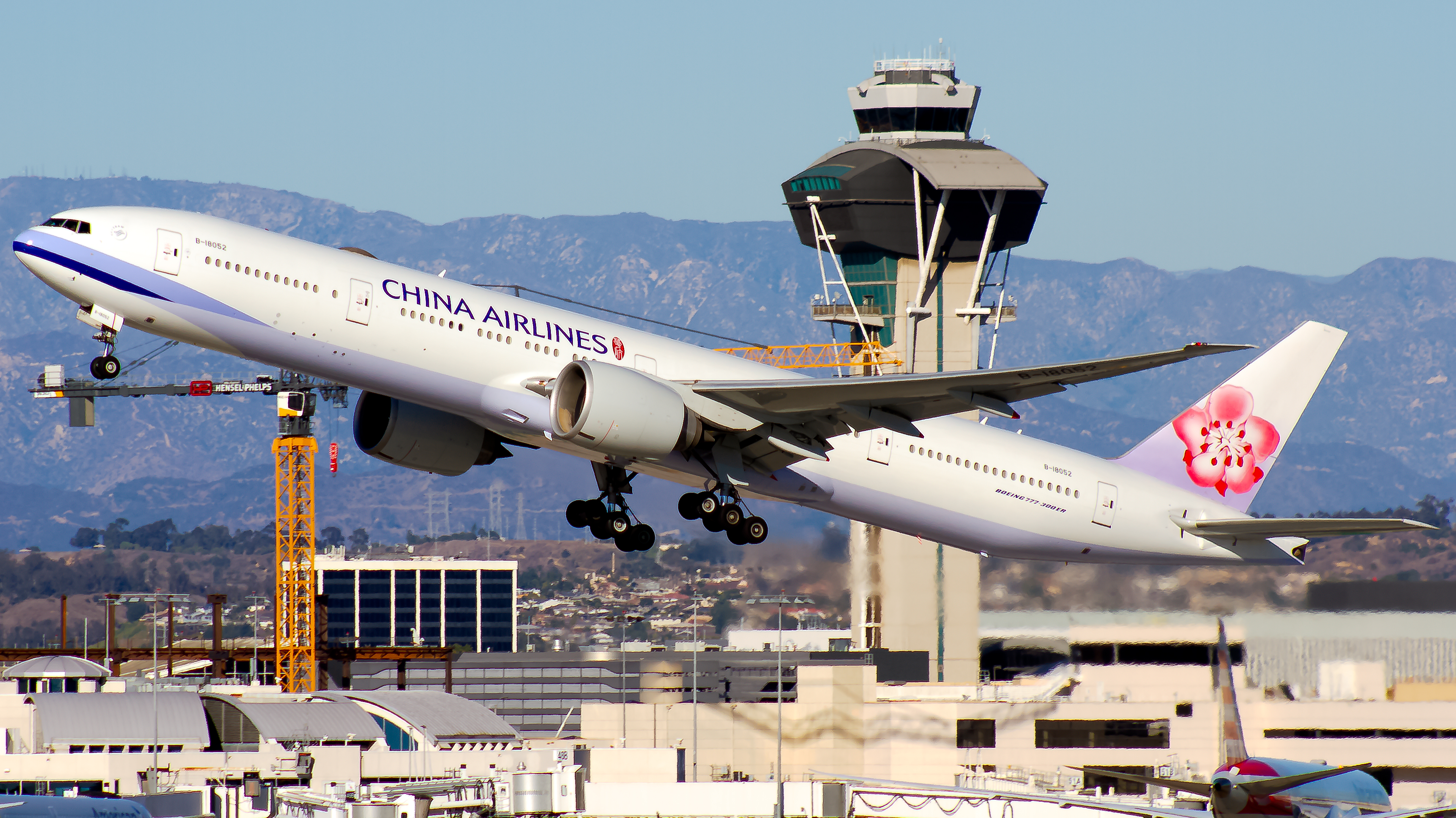 Full size: China Airlines Boeing 777-300ER B-18052 at Los Angeles International Airport