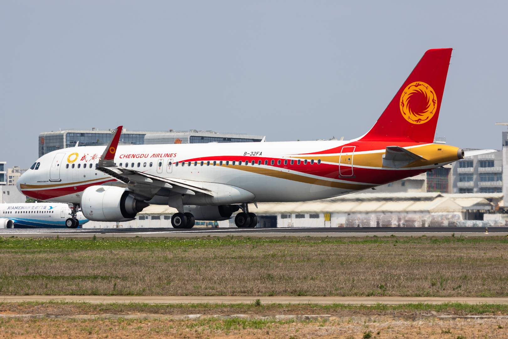 Full size: Chengdu Airlines Airbus A320NEO B-32FA at Xiamen Gaoqi International Airport