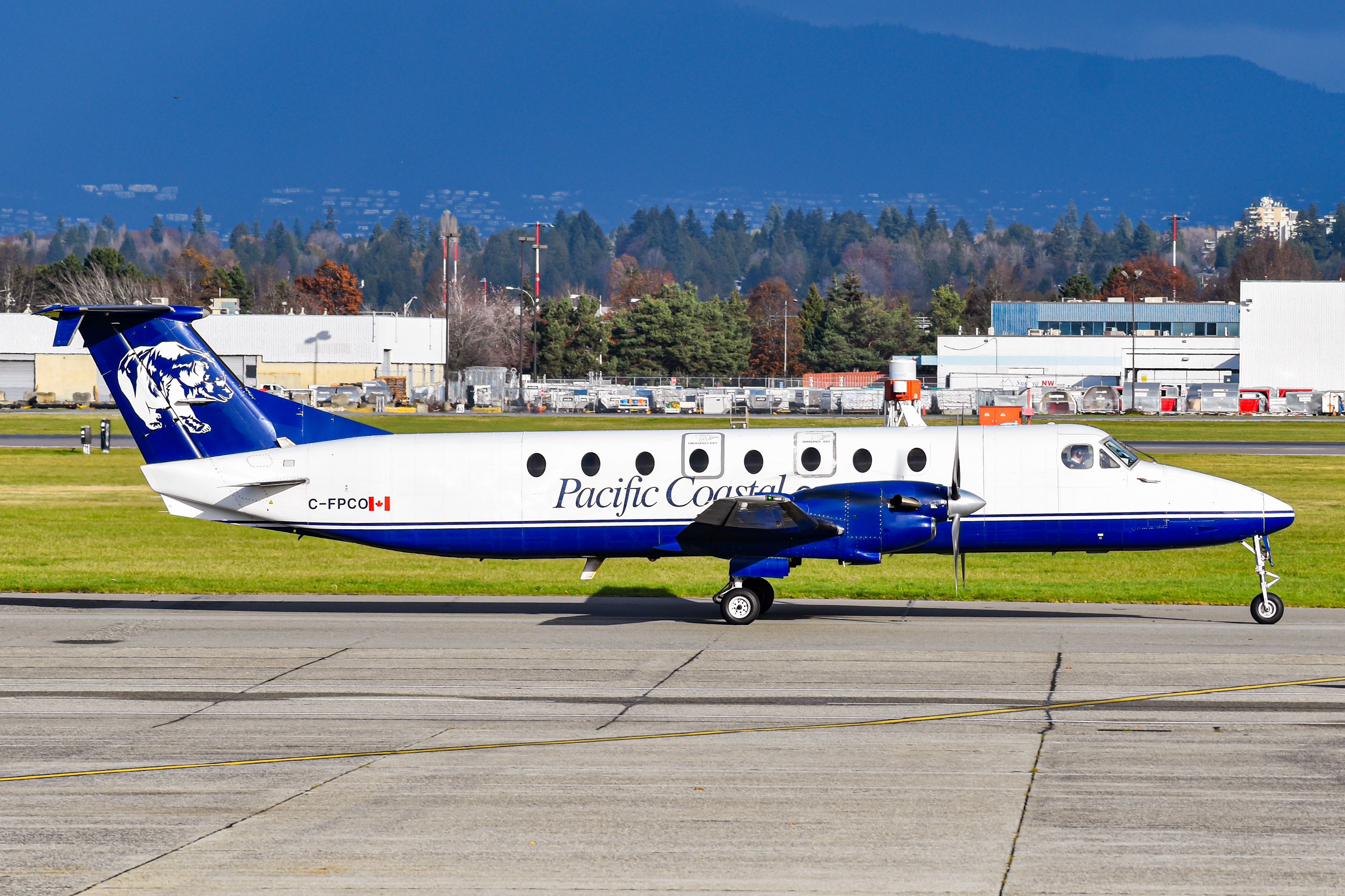 Full size: Pacific Coastal Airlines Beechcraft 1900 C-FPCO at Vancouver International Airport