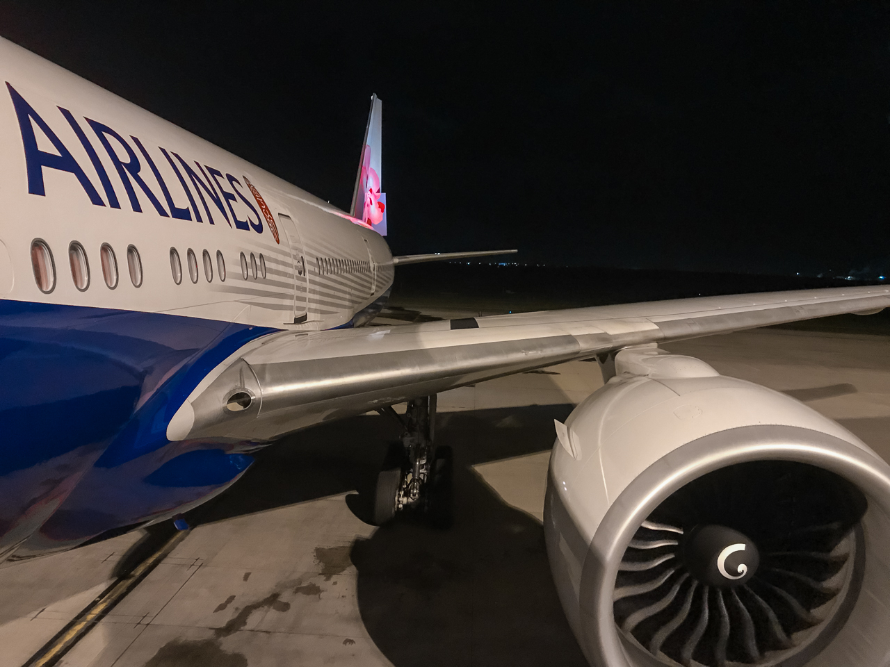 Full size: China Airlines Boeing 777-300ER B-18007 at Brisbane Airport