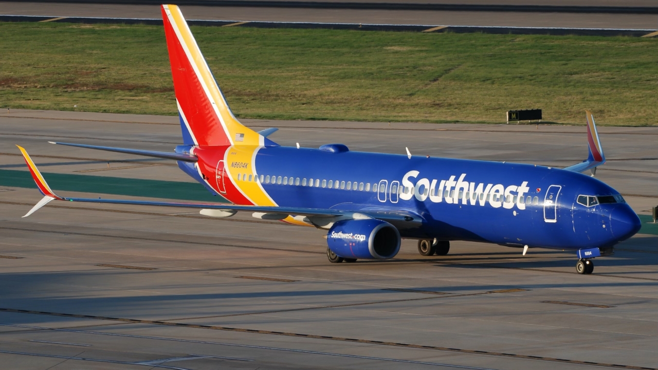 Full size: Southwest Airlines Boeing 737-800 N8604K at Dallas Love Field Airport