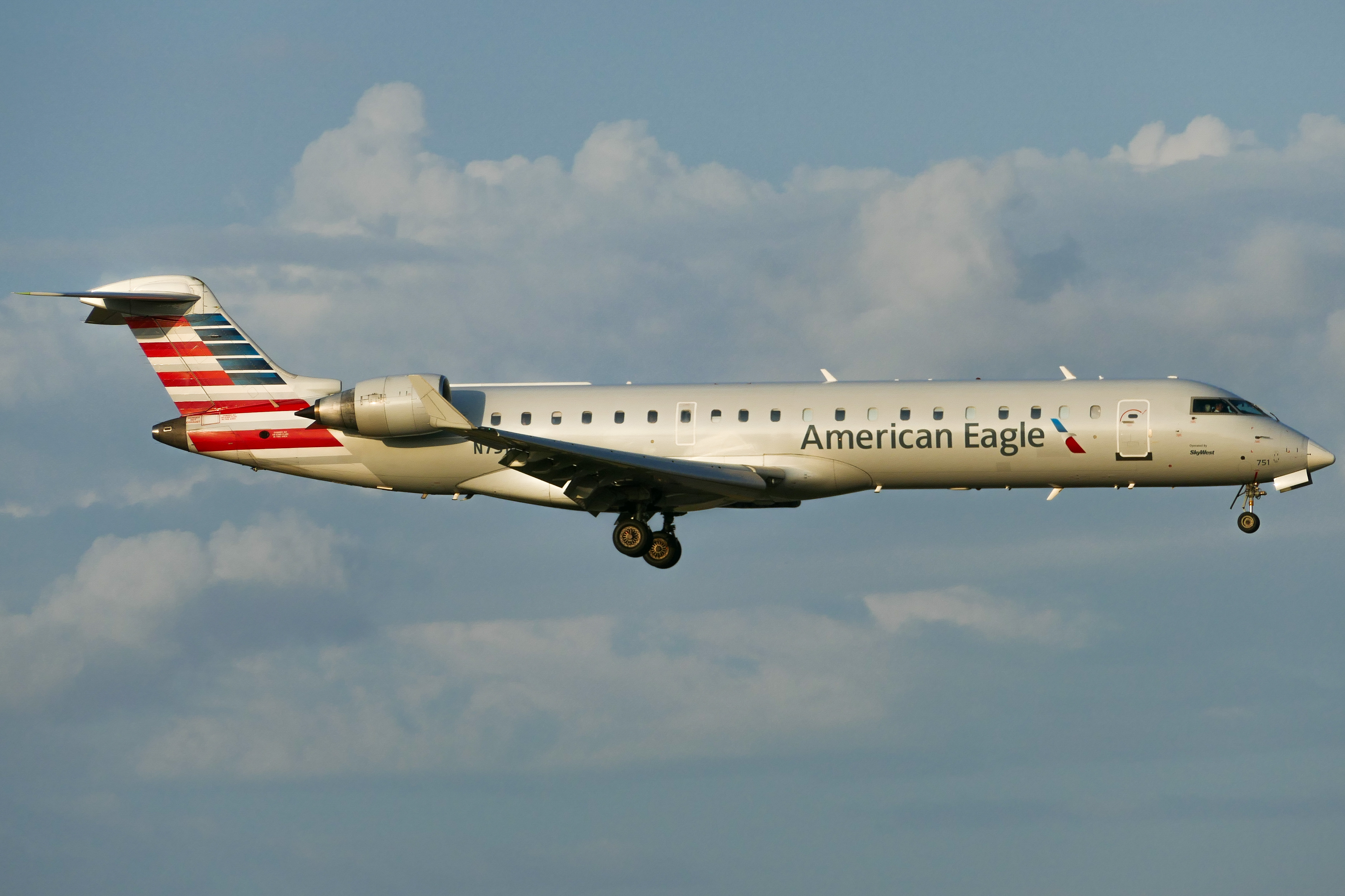 Full size: American Eagle Mitsubishi CRJ-700 N751SK at Dallas-Fort Worth International Airport