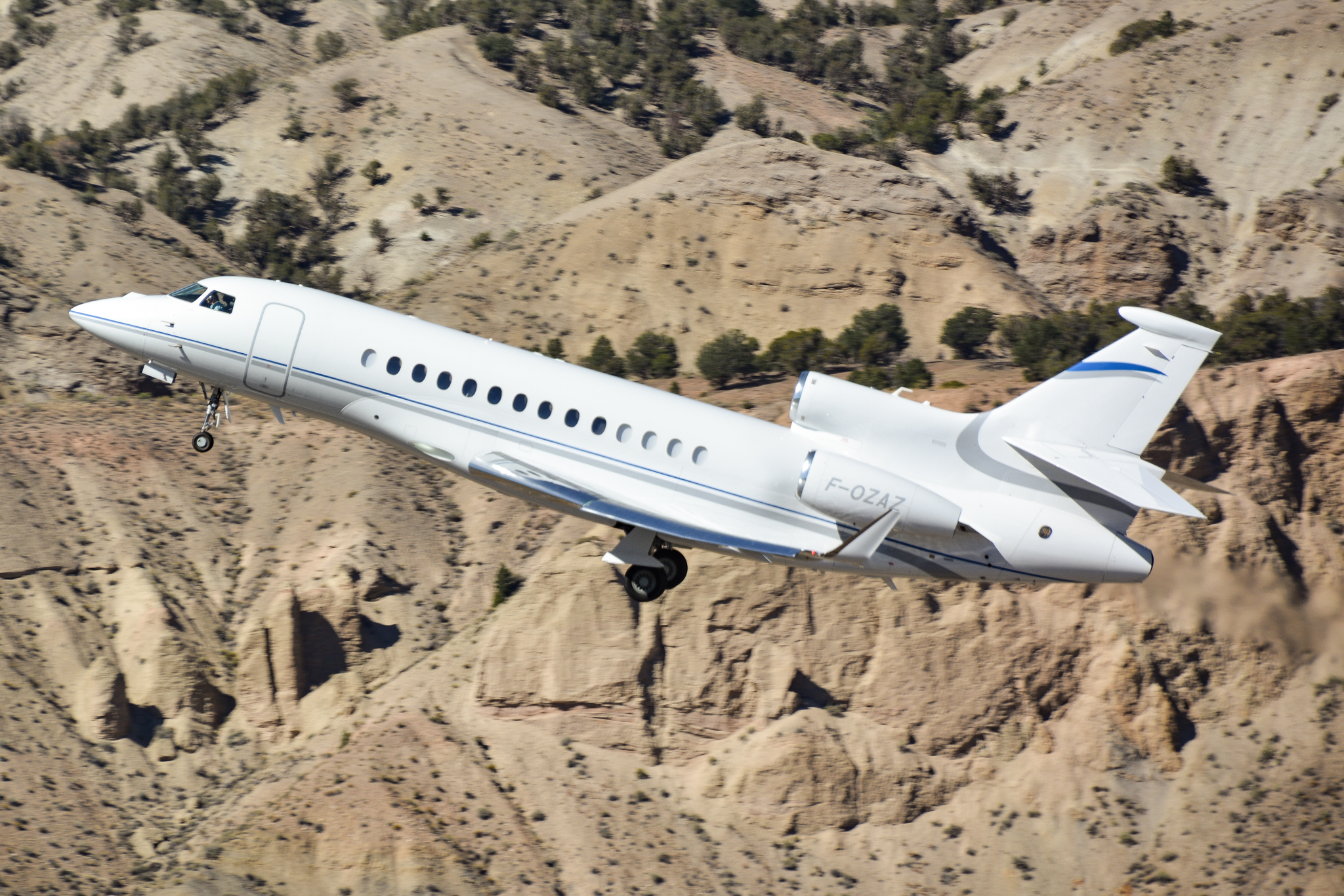 Full size: PRIVATE Dassault Falcon 7X F-OZAZ at Eagle County Regional Airport