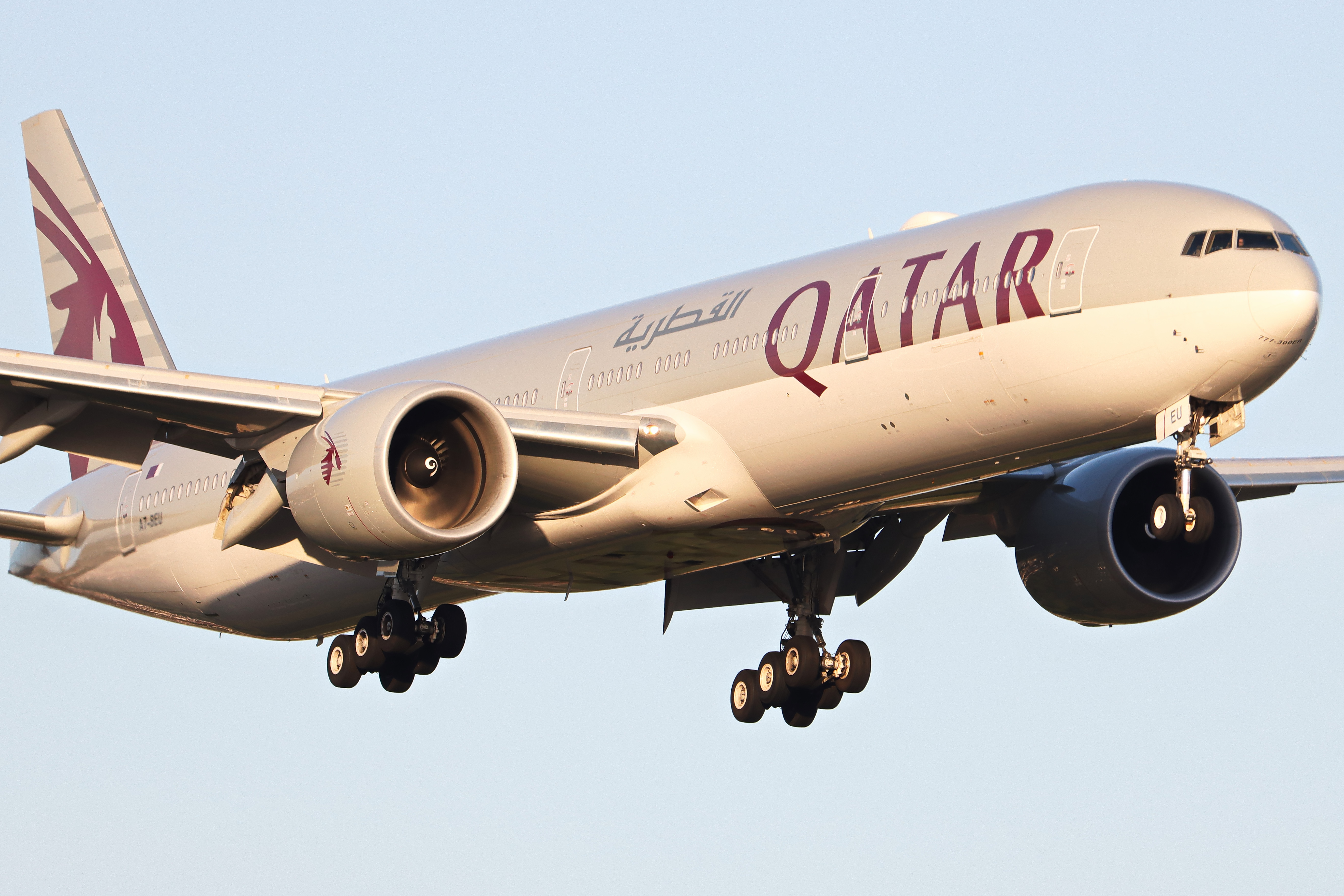 Full size: Qatar Airways Boeing 777-300ER A7-BEU at London Heathrow International Airport