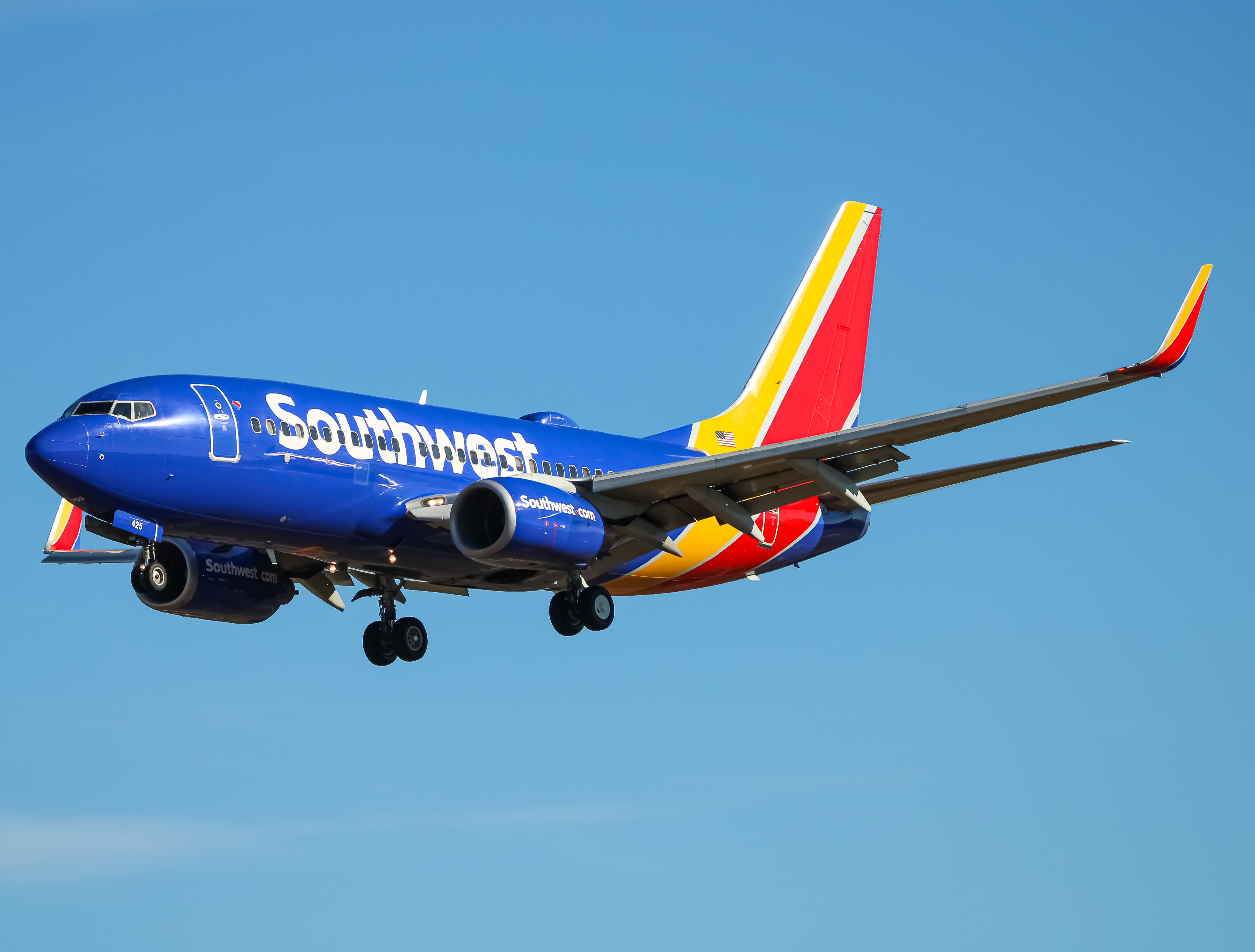 Full size: Southwest Airlines Boeing 737-700 N425LV at Baltimore/Washington International Thurgood Marshall Airport