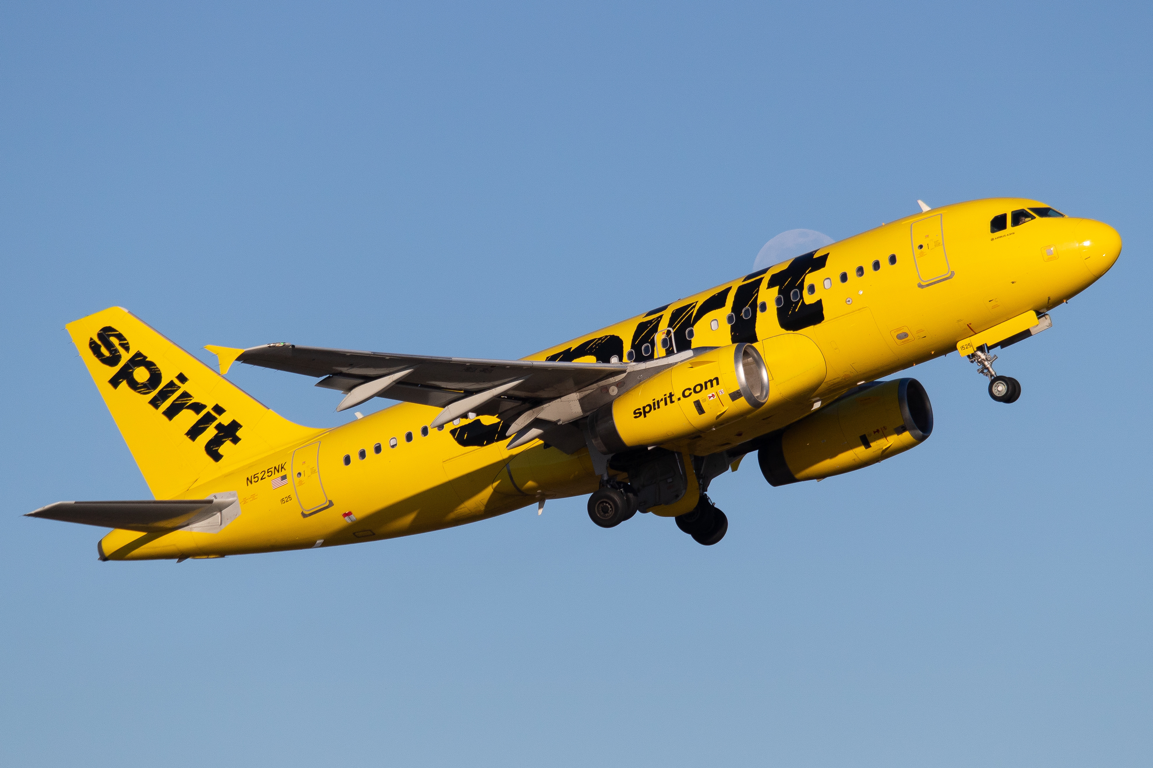 Full size: Spirit Airlines Airbus A320 N525NK at Orlando International Airport