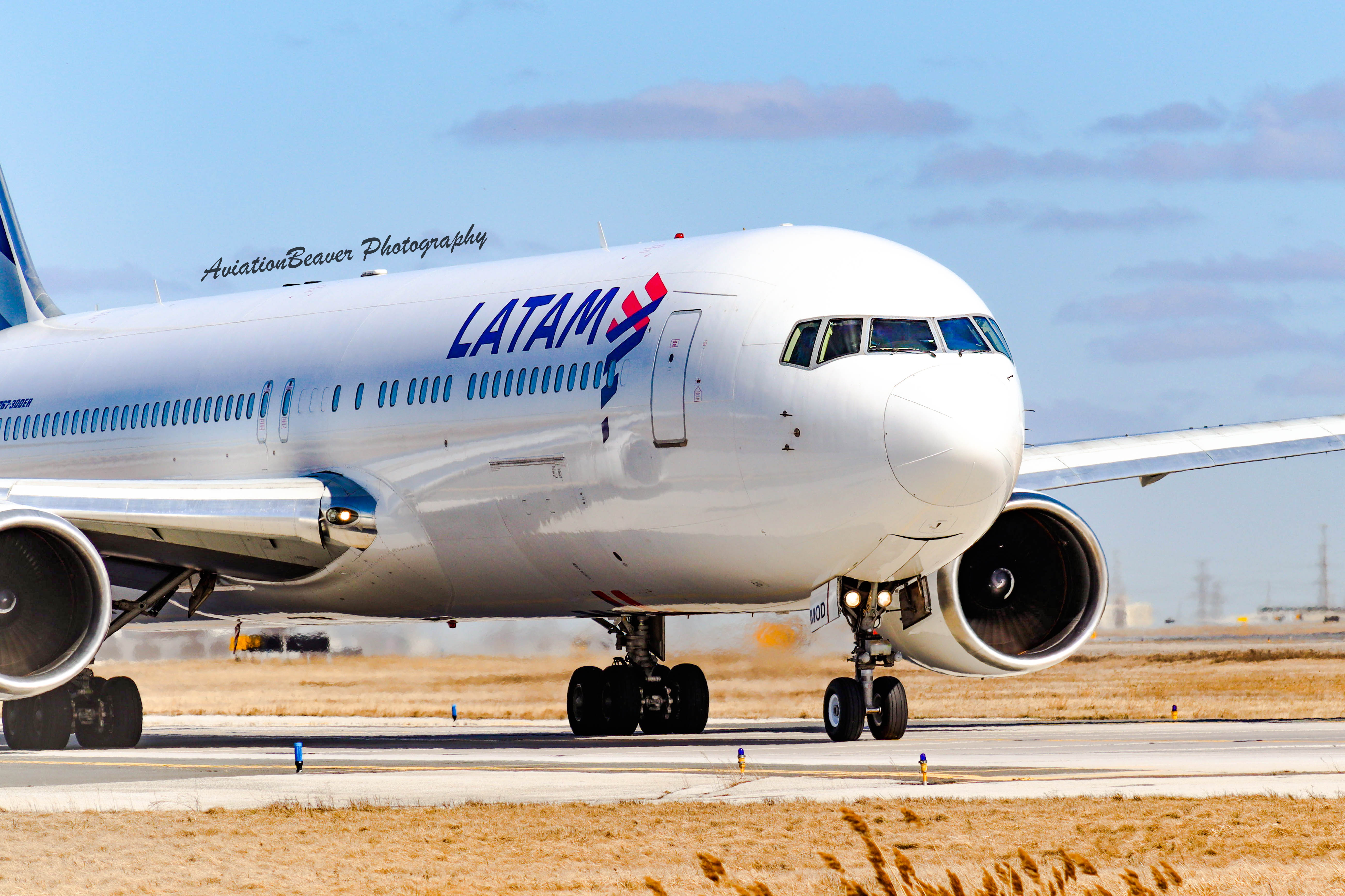 Full size: LATAM Boeing 767-300 PT-MOD at Lester B Pearson International Airport