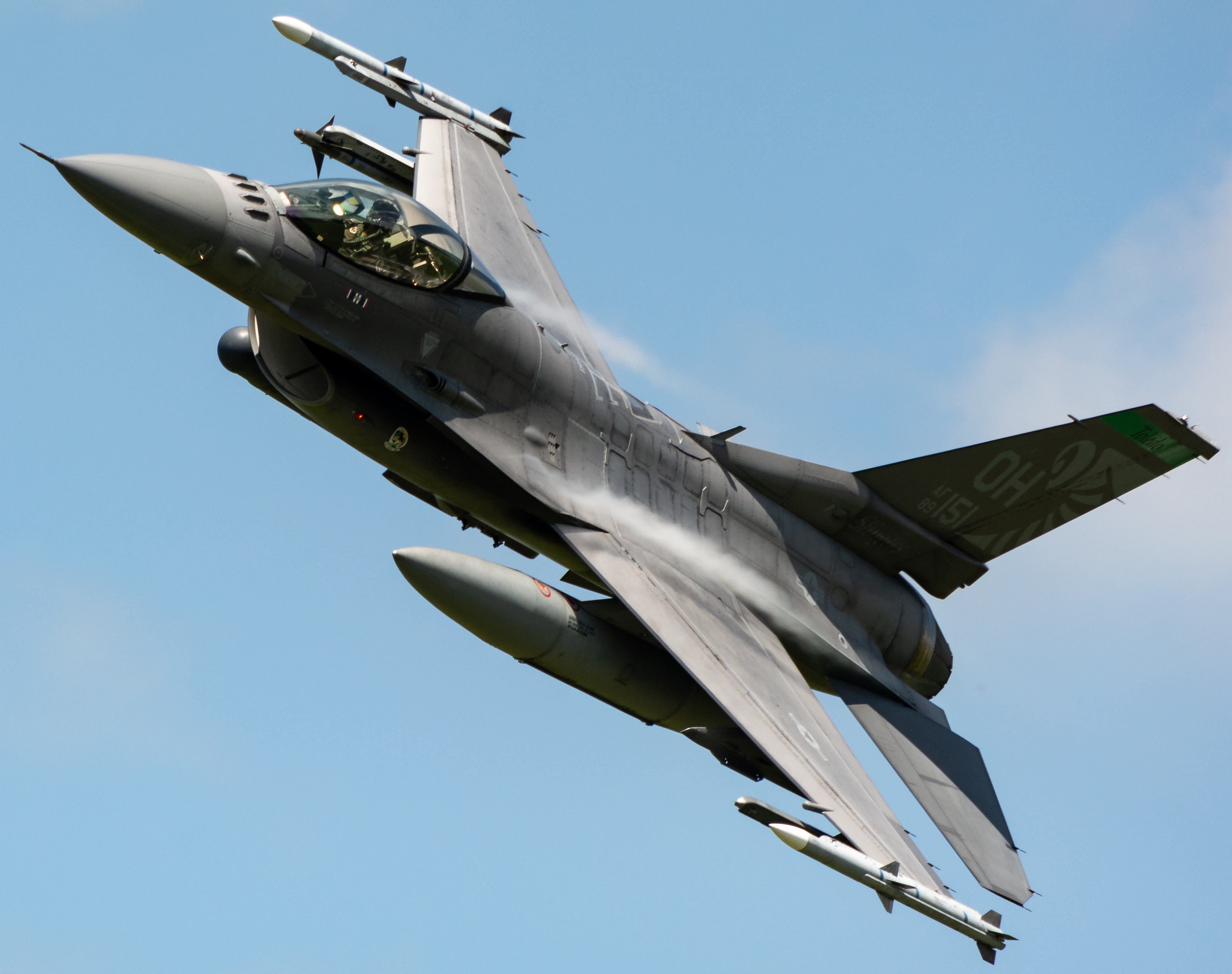 Full size: USAF - United States Air Force General Dynamics F-16 Fighting Falcon 89-2151 at Toledo Express Airport