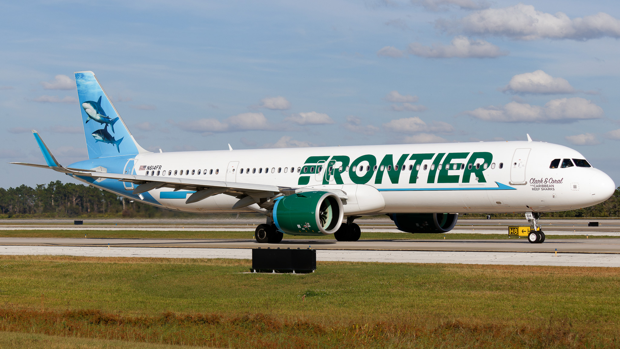 Full size: Frontier Airlines Airbus A321NEO N614FR at Orlando International Airport