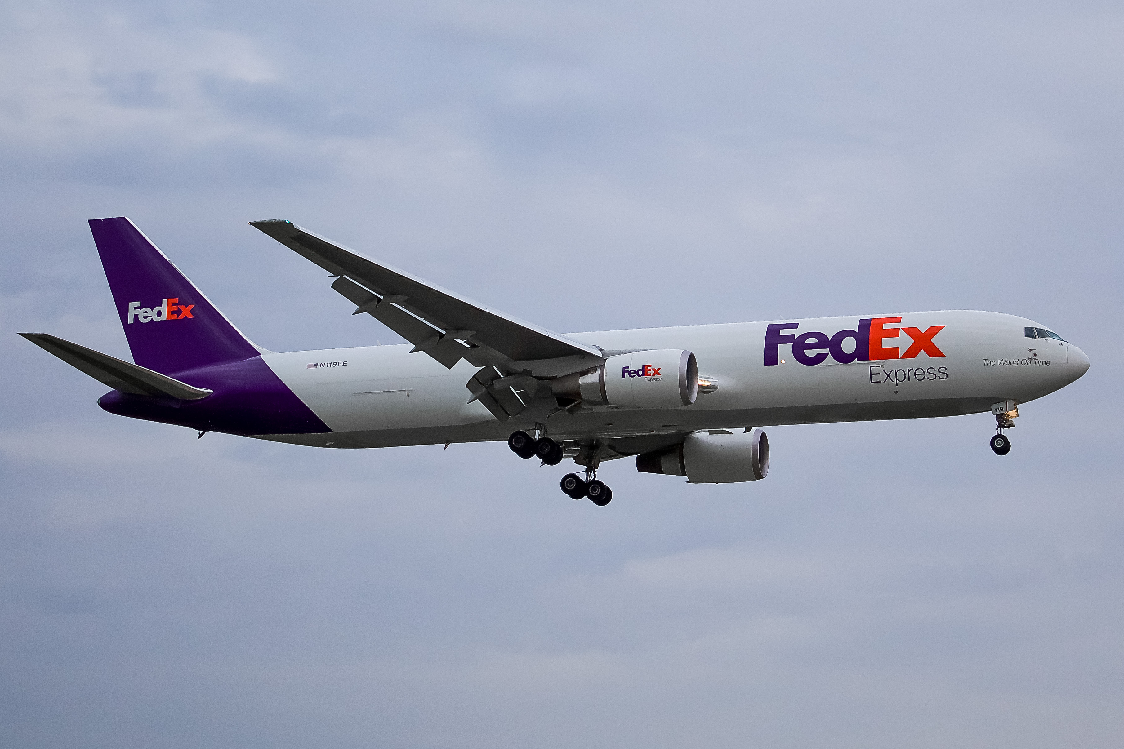 Full size: FedEx Boeing 767-300F N119FE at General Mitchell International Airport