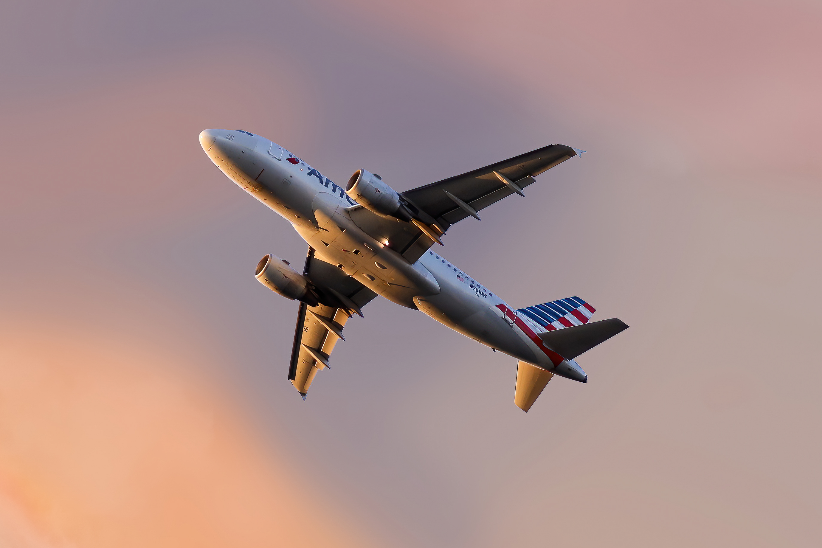 Full size: American Airlines Airbus A319 N701UW at Philadelphia International Airport