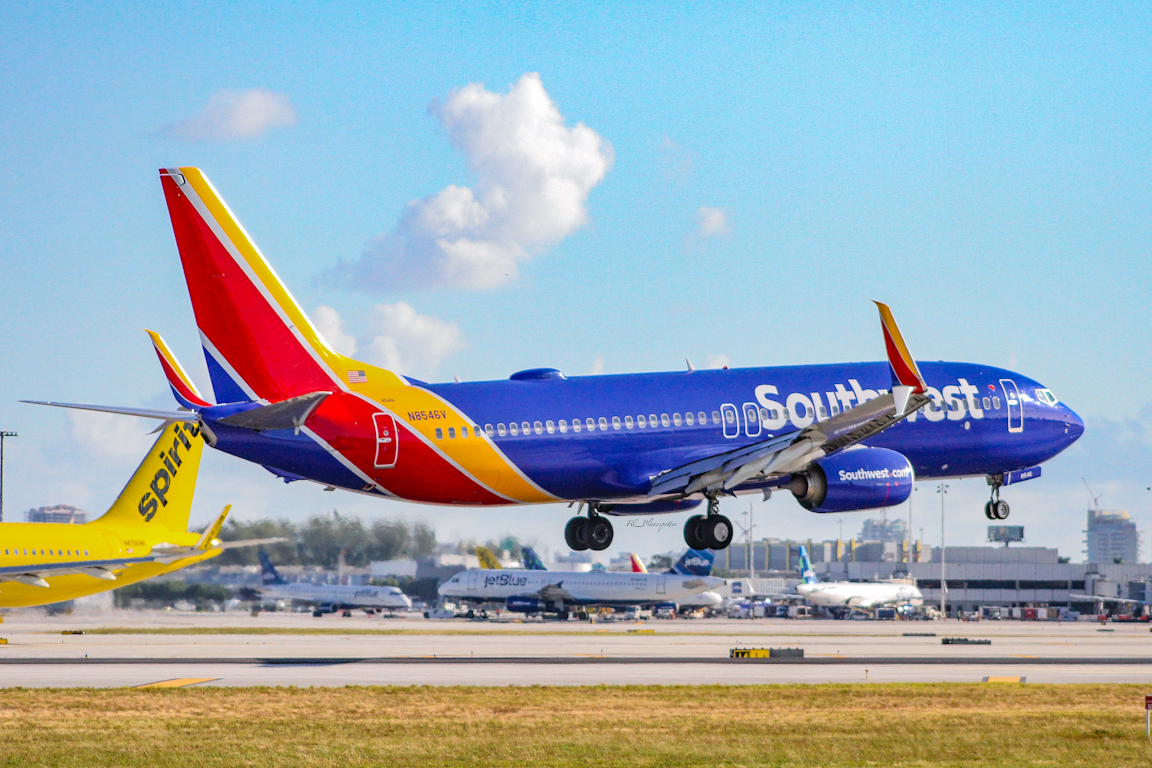 Full size: Southwest Airlines Boeing 737-800 N8546V at Fort Lauderdale/Hollywood International Airport