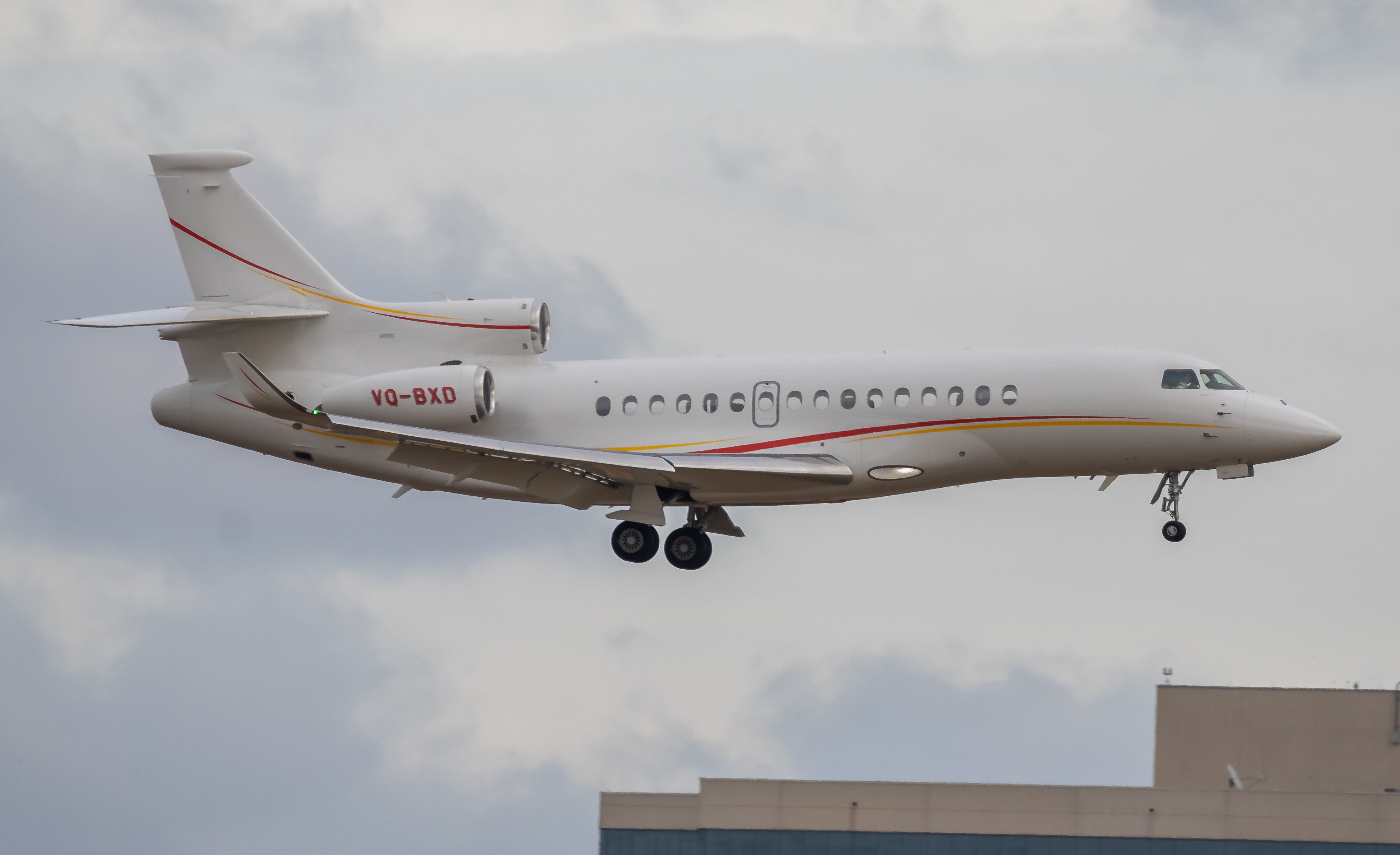 Full size: PRIVATE Dassault Falcon 8X VQ-BXD at Washington Dulles International Airport