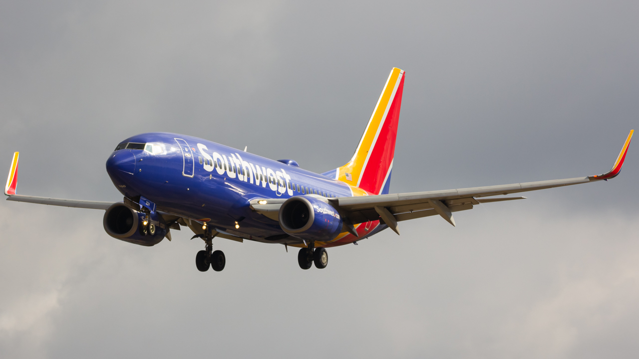 Full size: Southwest Airlines Boeing 737-700 N224WN at John Glenn Columbus International Airport