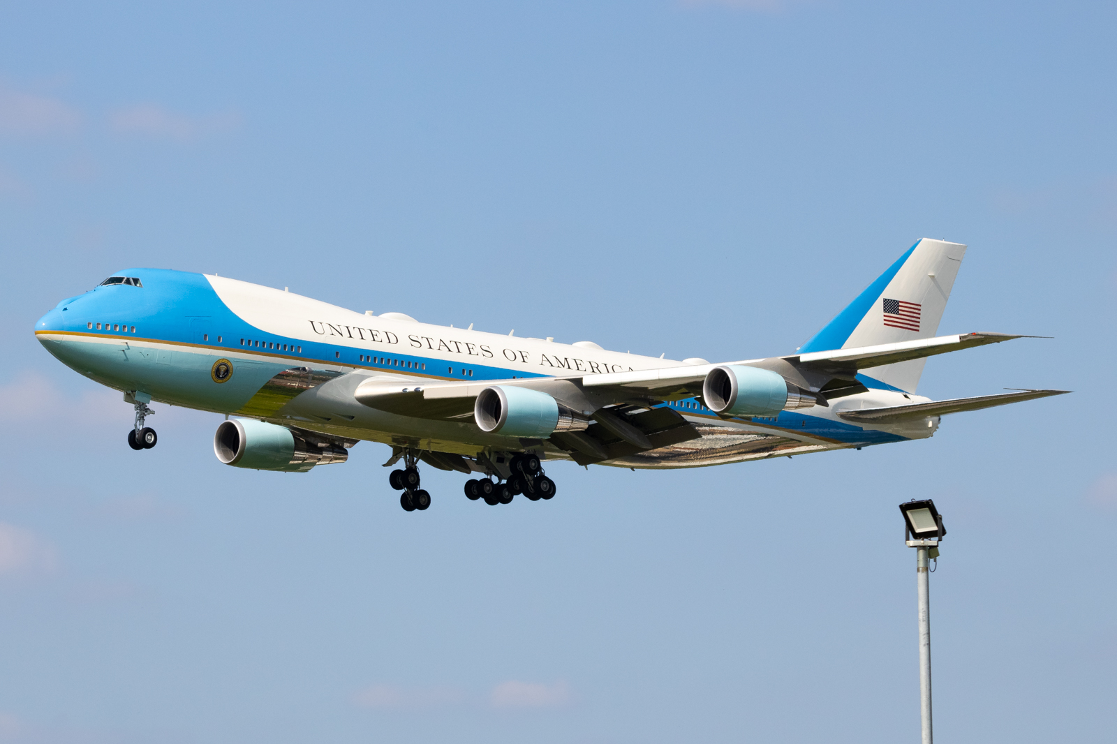 Full size: USAF - United States Air Force Boeing VC-25A 82-8000 at London Heathrow International Airport