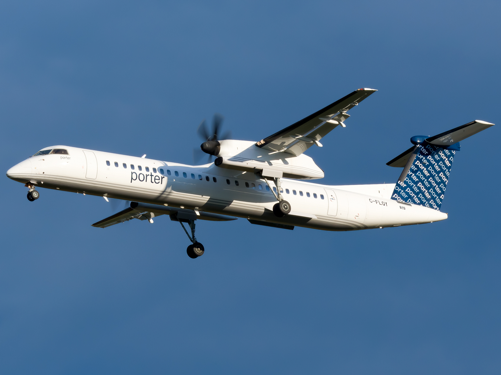 Full size: Porter Airlines Bombardier Dash 8-Q400 C-FLQY at Washington Dulles International Airport