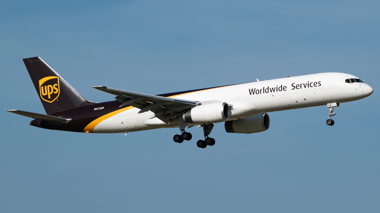 Full size: United Parcel Service Boeing 757-200F N472UP at Dallas-Fort Worth International Airport