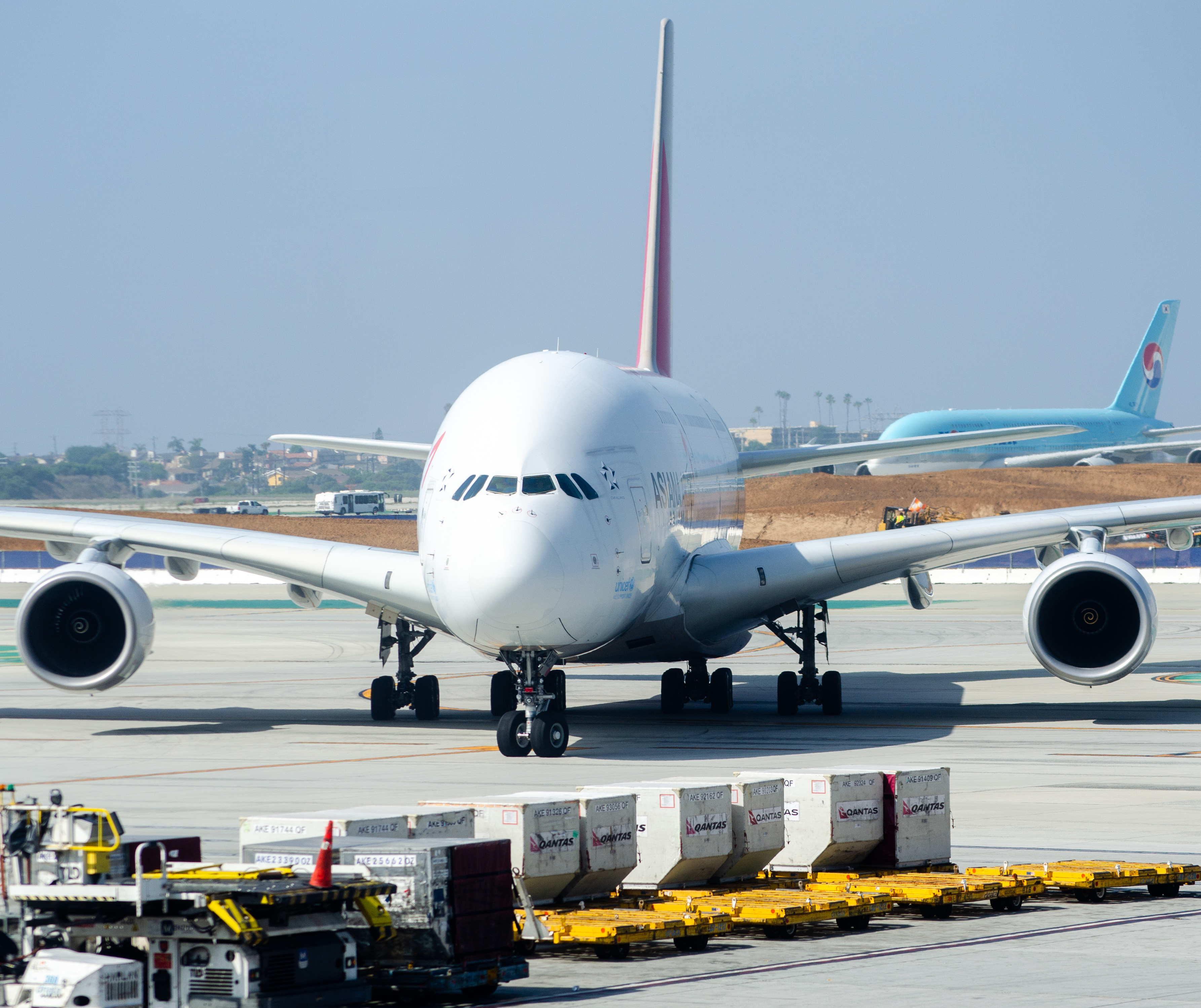 Full size: Asiana Airlines Airbus A380-800 HL7625 at Los Angeles International Airport