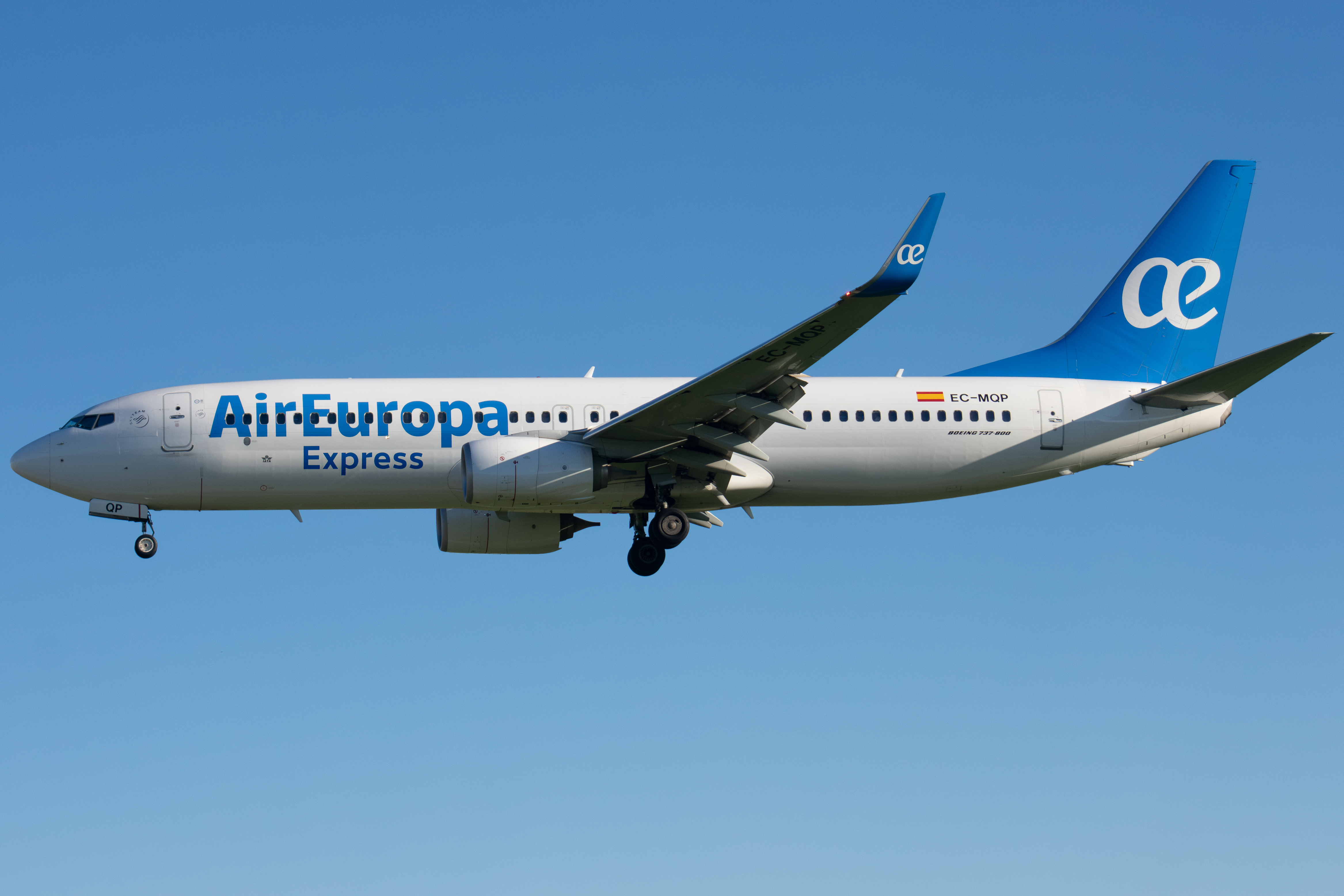 Full size: Air Europa Boeing 737-800 EC-MQP at Lisbon Humberto Delgado Airport