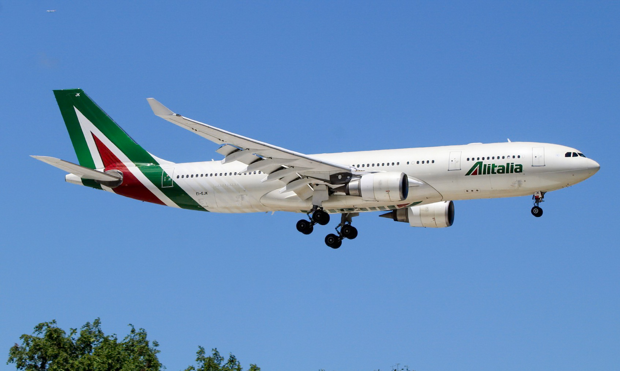 Full size: Alitalia Airbus A330-200 EI-EJK at Chicago O'Hare International Airport