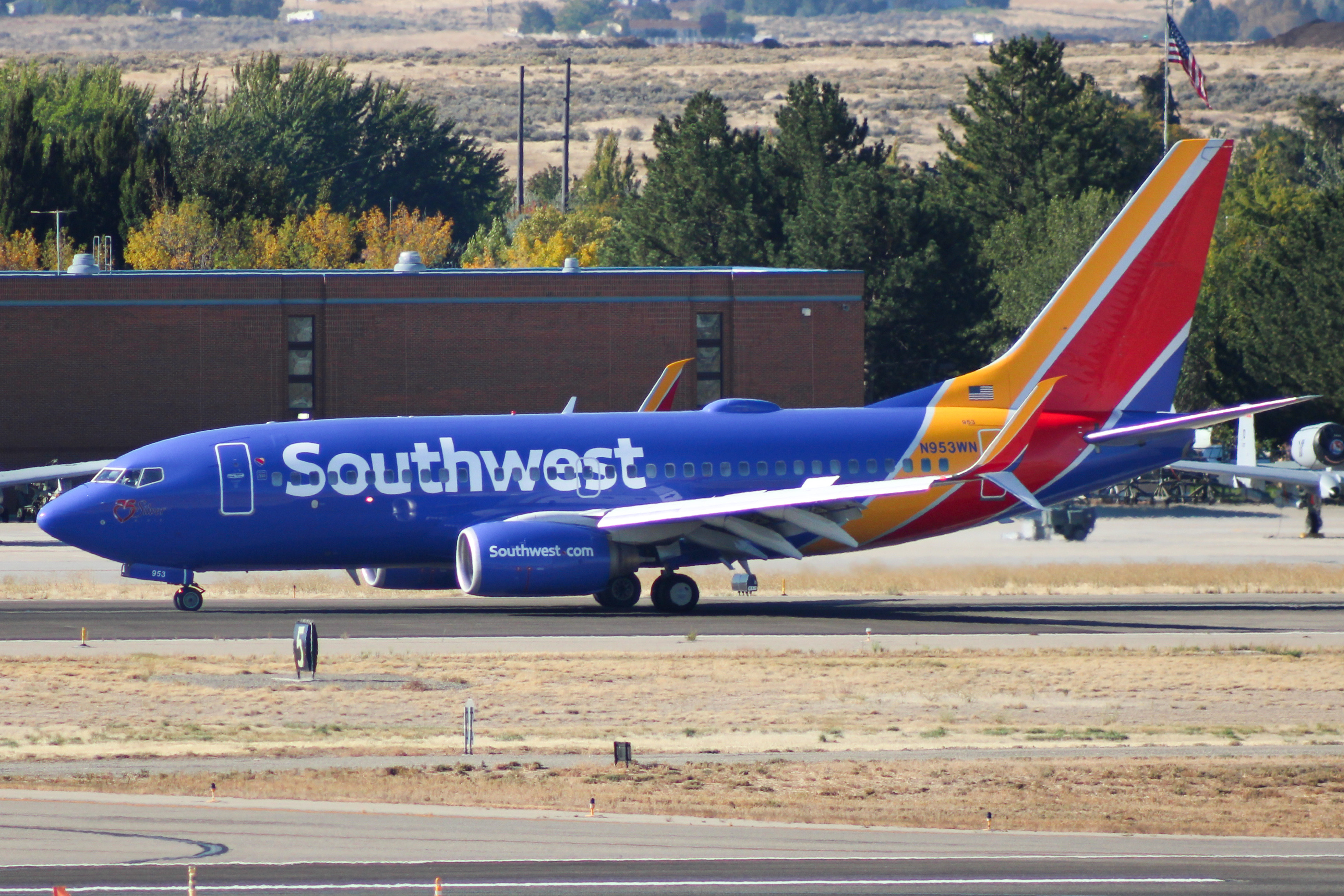Full size: Southwest Airlines Boeing 737-700 N953WN at Boise Air Terminal/Gowen Field