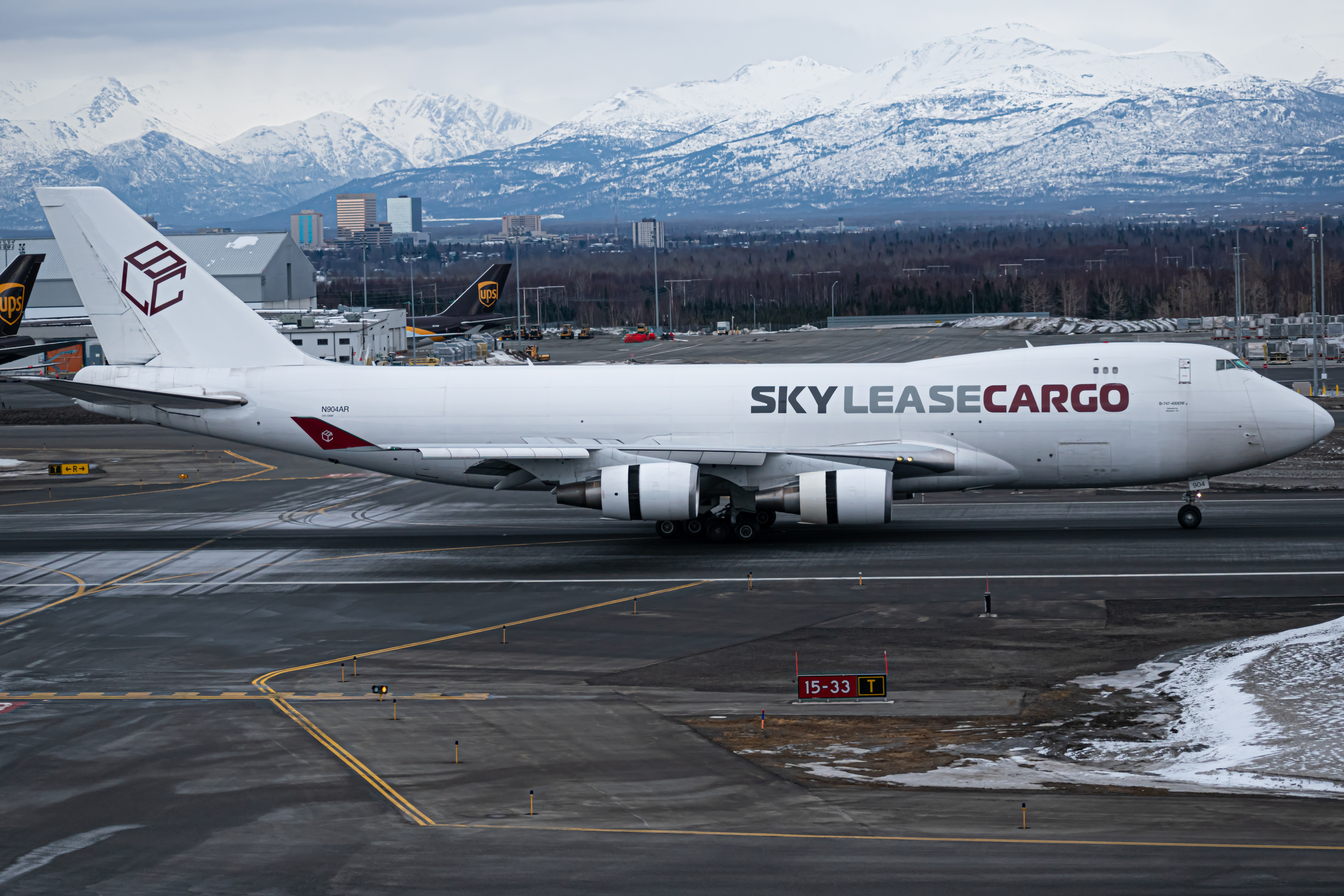 Full size: SkyLease Cargo Boeing 747-400F N904AR at Anchorage Ted Stevens International Airport