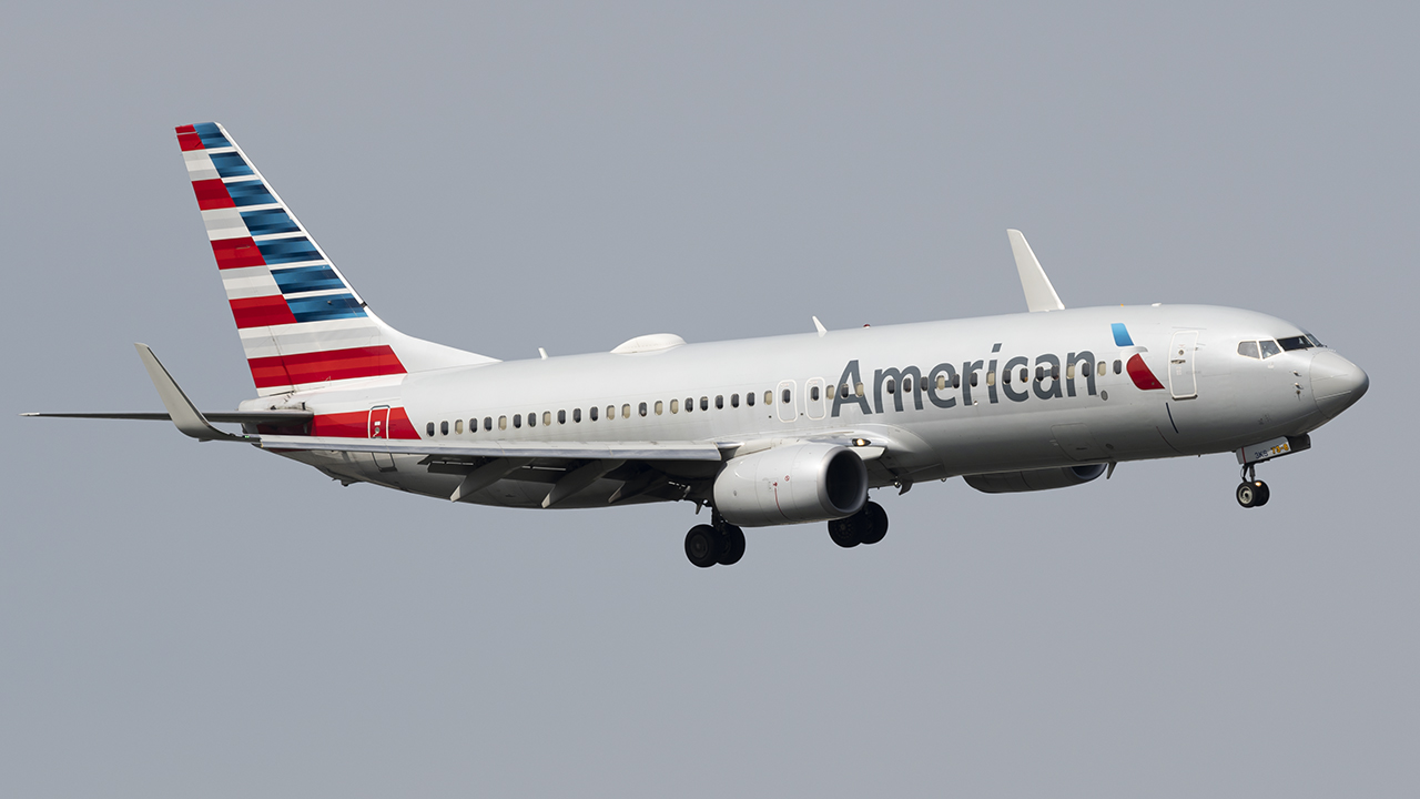 Full size: American Airlines Boeing 737-800 N930NN at Ronald Reagan National Airport