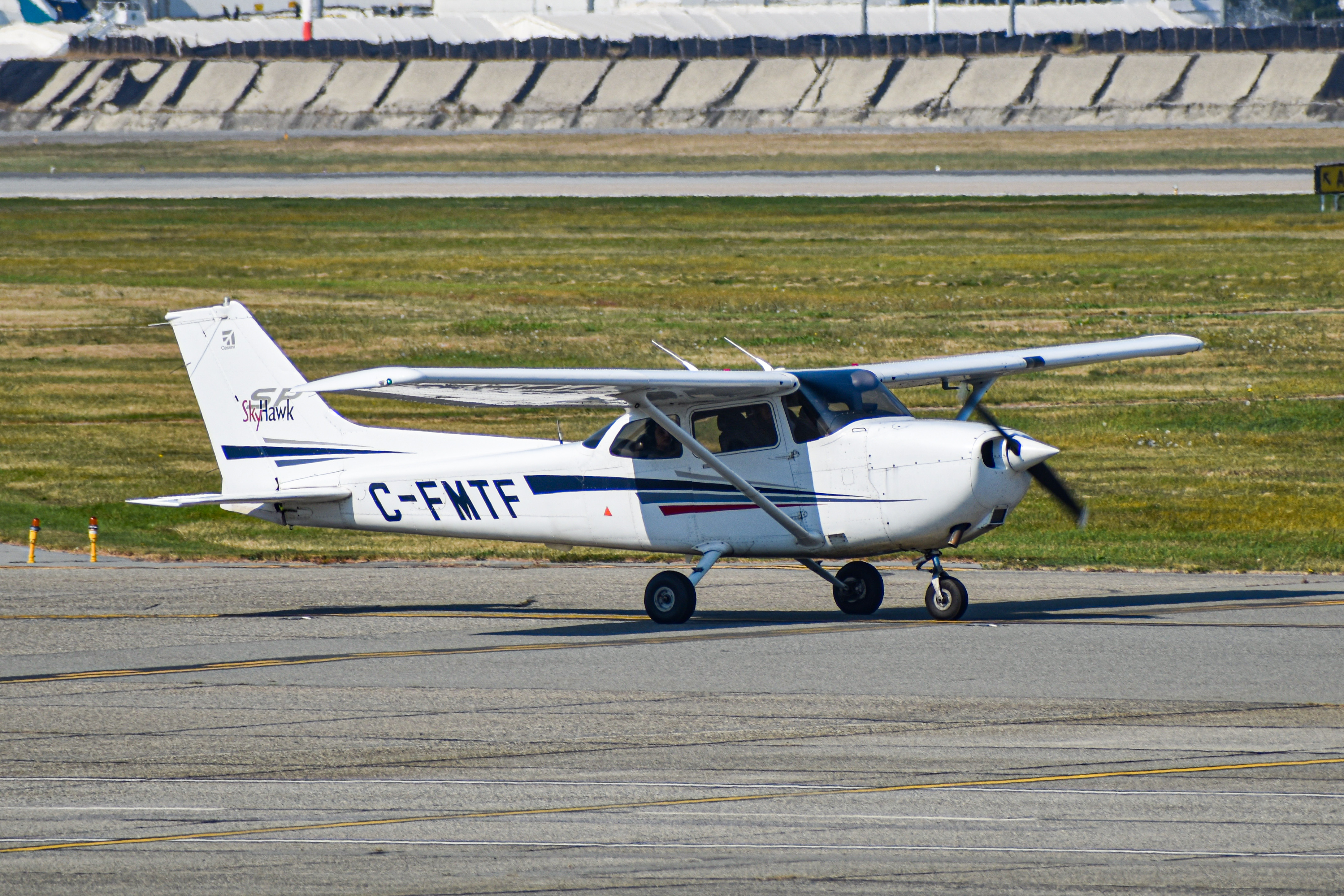 Full size: PRIVATE Cessna 172 C-FMTF at Vancouver International Airport