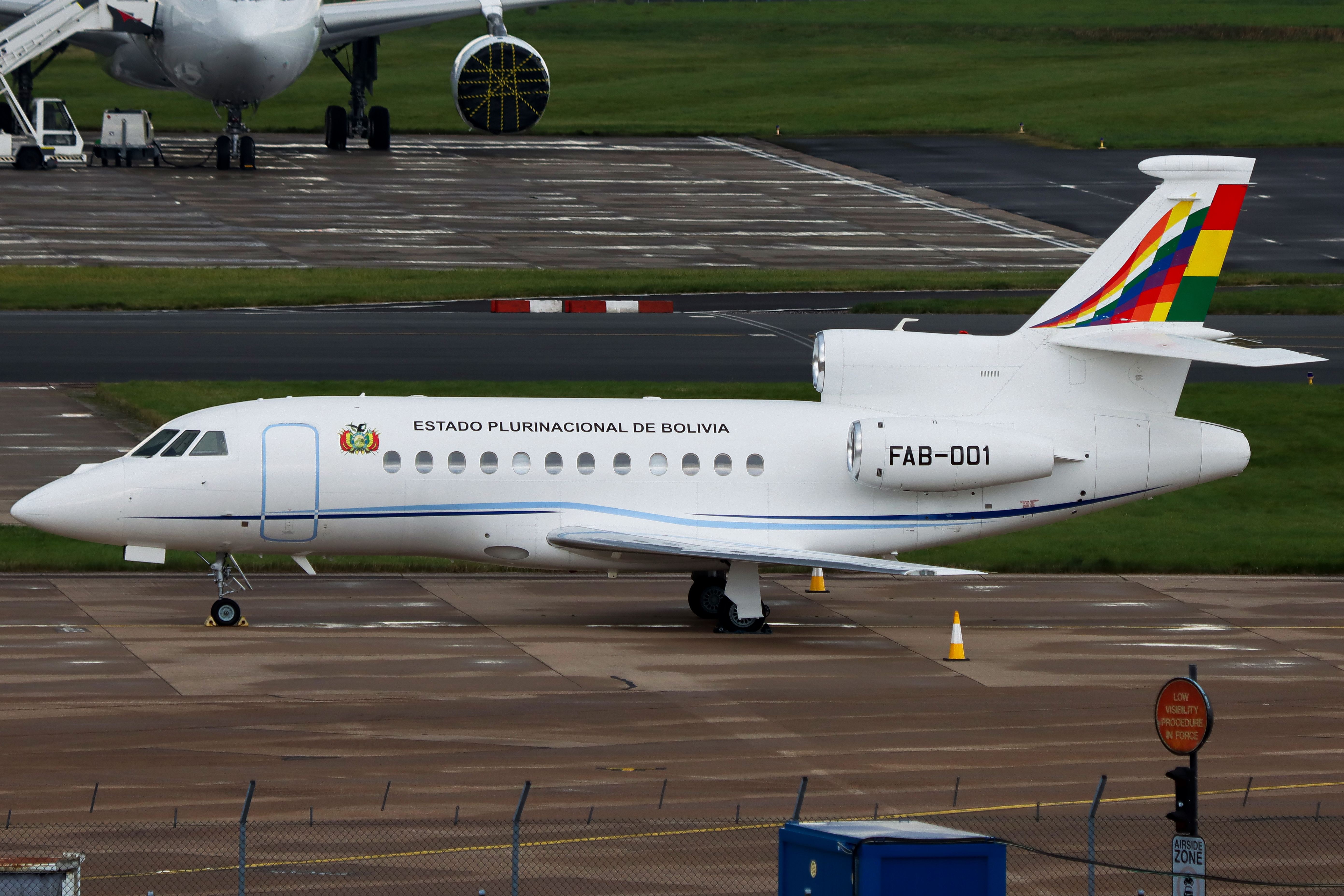 Full size:  Bolivia - Air Force Dassault Falcon 900EX FAB-001 at Birmingham Airport