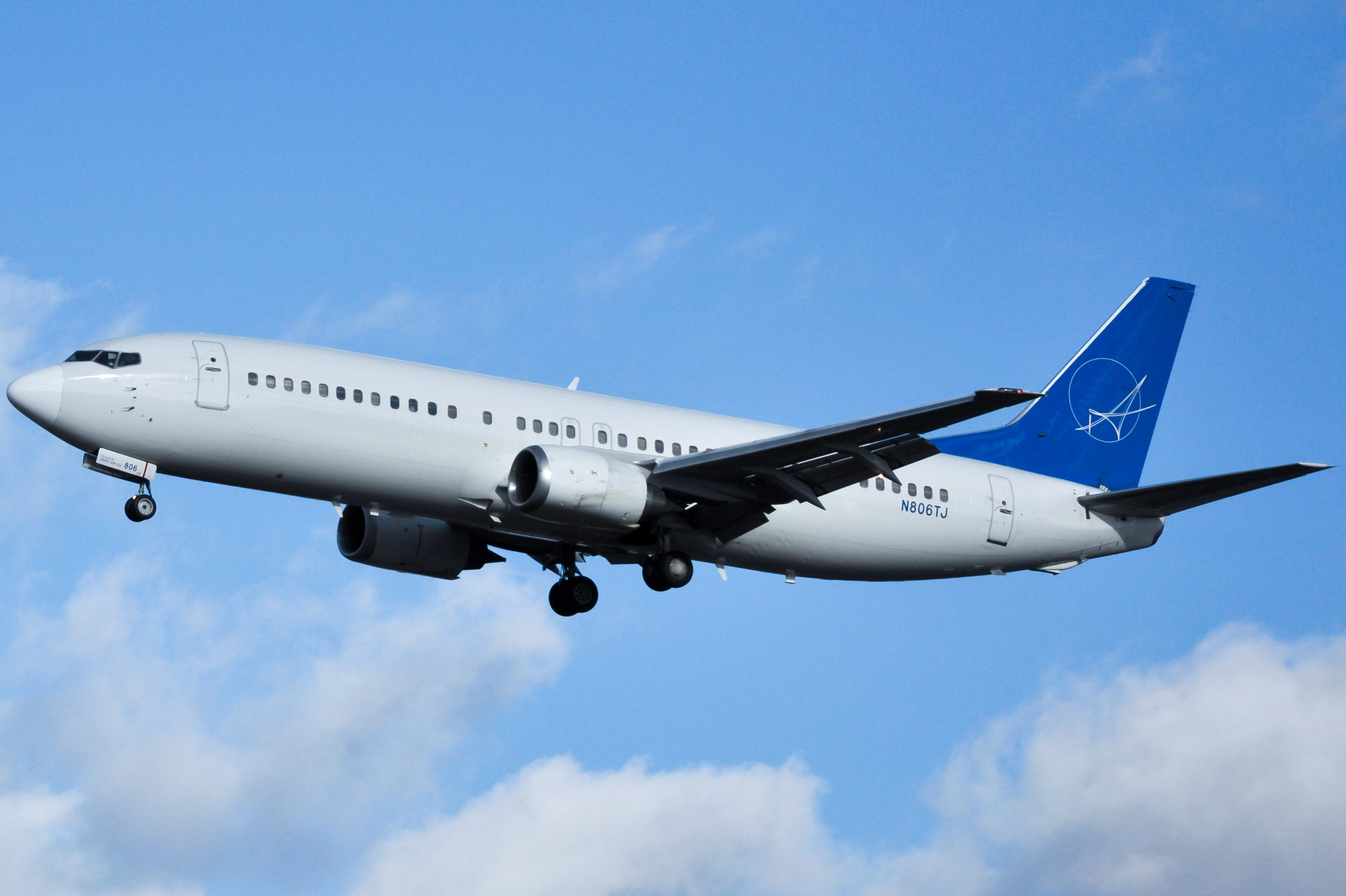 Full size: iAero Airways Boeing 737-400 N806TJ at Pittsburgh International Airport