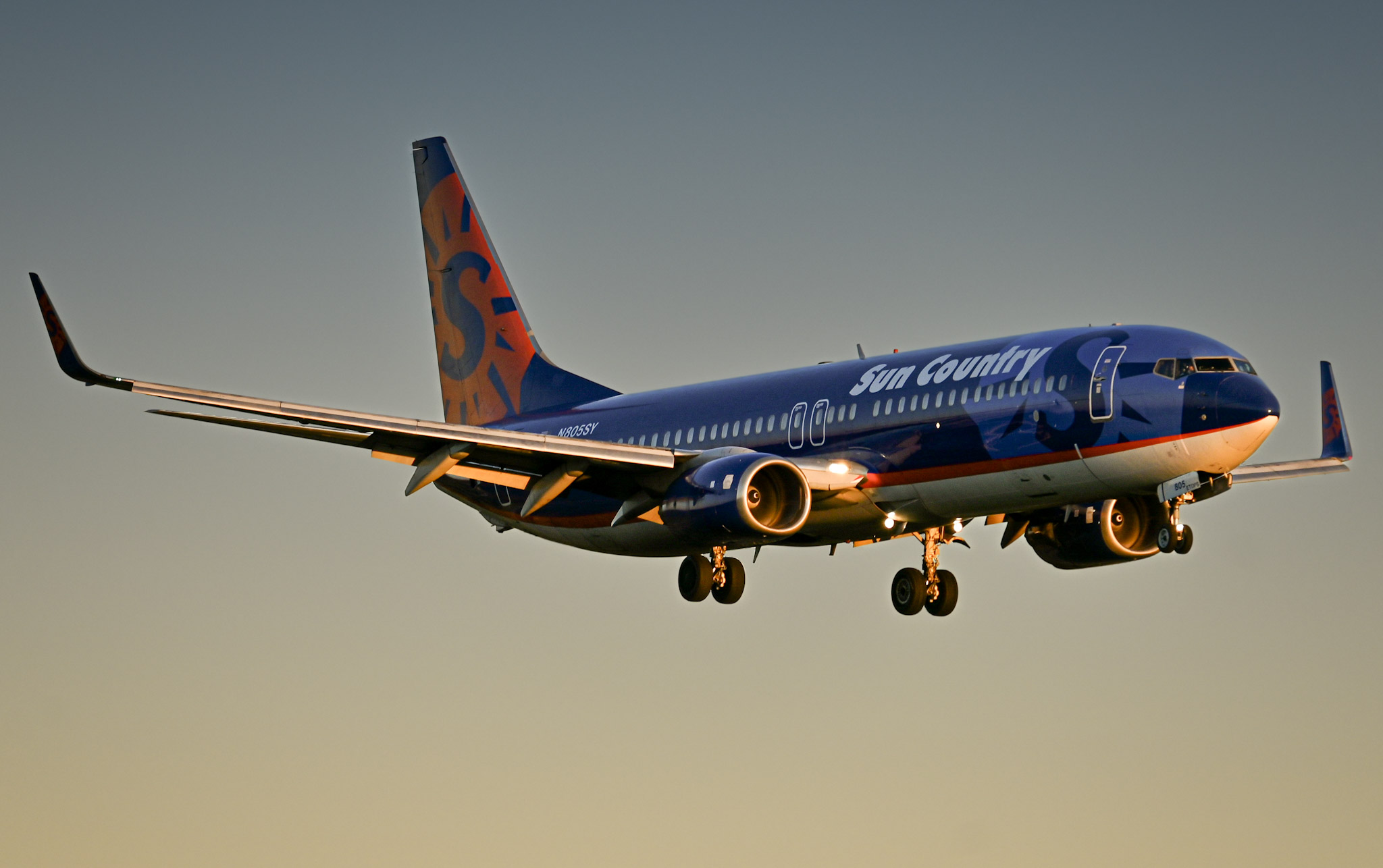 Full size: Sun Country Airlines Boeing 737-800 N805SY at Daytona Beach International Airport