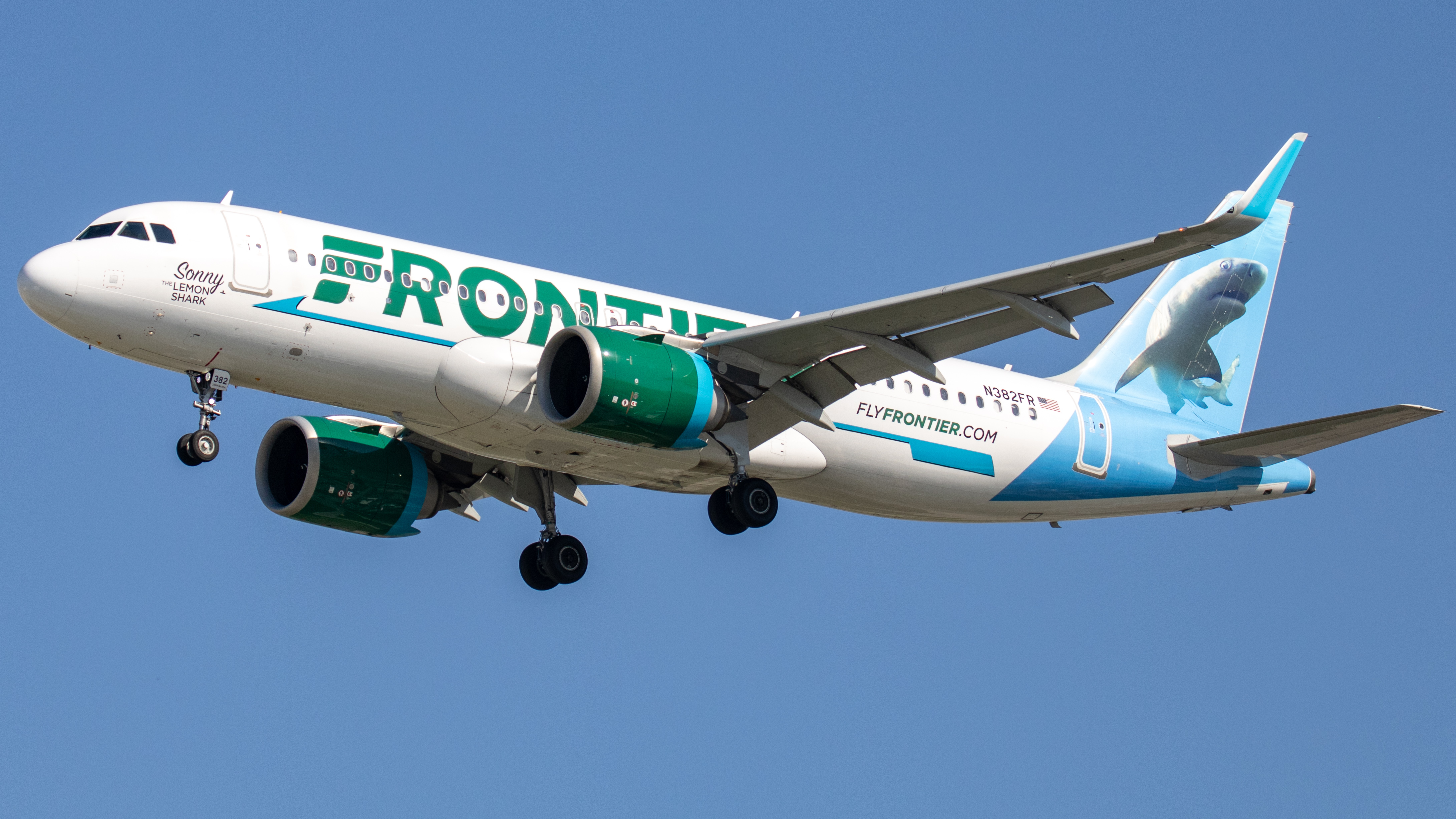 Full size: Frontier Airlines Airbus A320NEO N382FR at Indianapolis International Airport