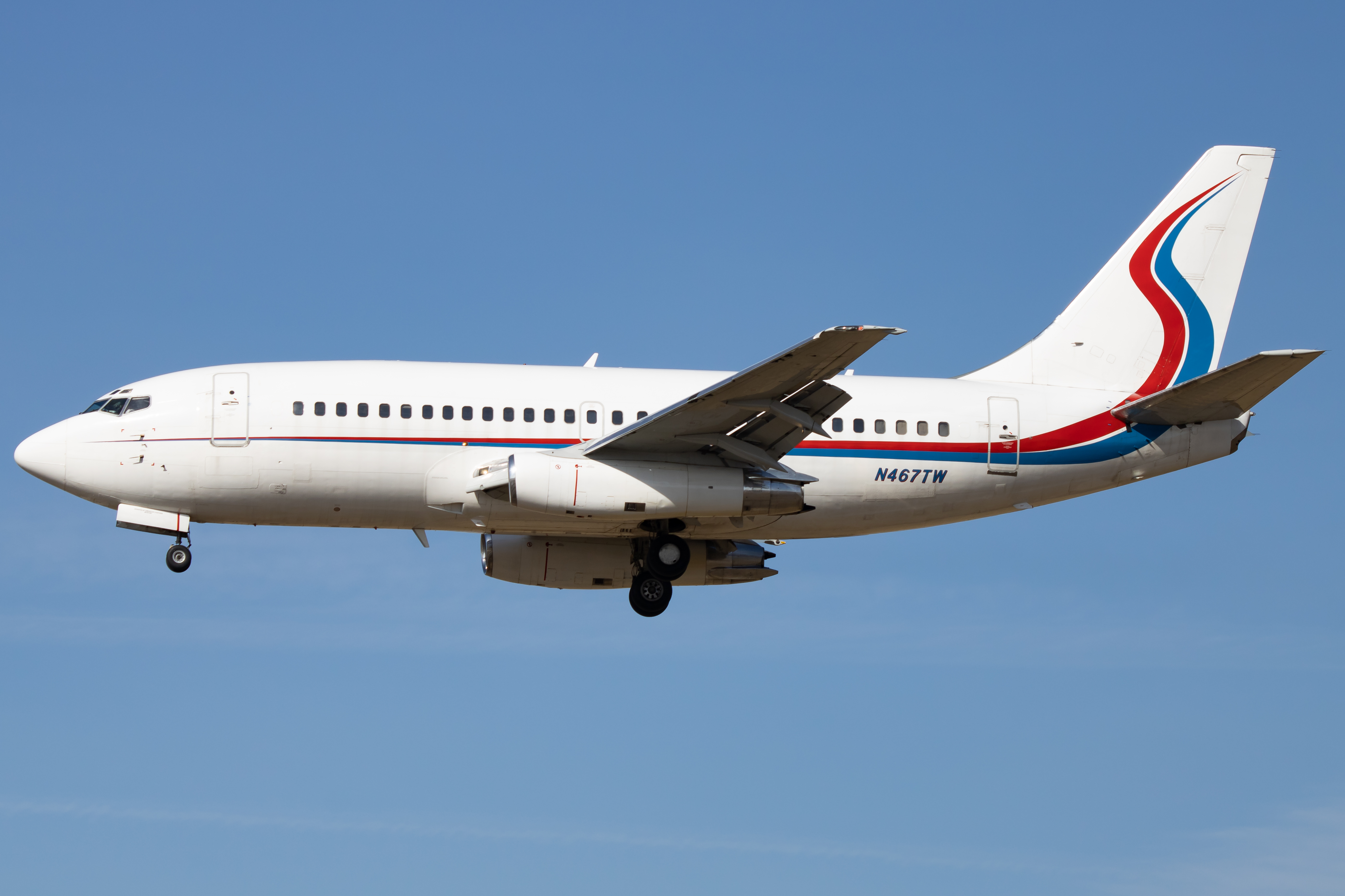 Full size: Ameristar Jet Charter Boeing 737-200 N467TW at Cedar Rapids Eastern Iowa Airport