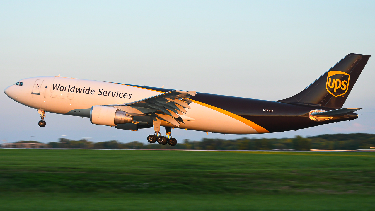 Full size: United Parcel Service Airbus A300F-600 N171UP at Cleveland-Hopkins International Airport