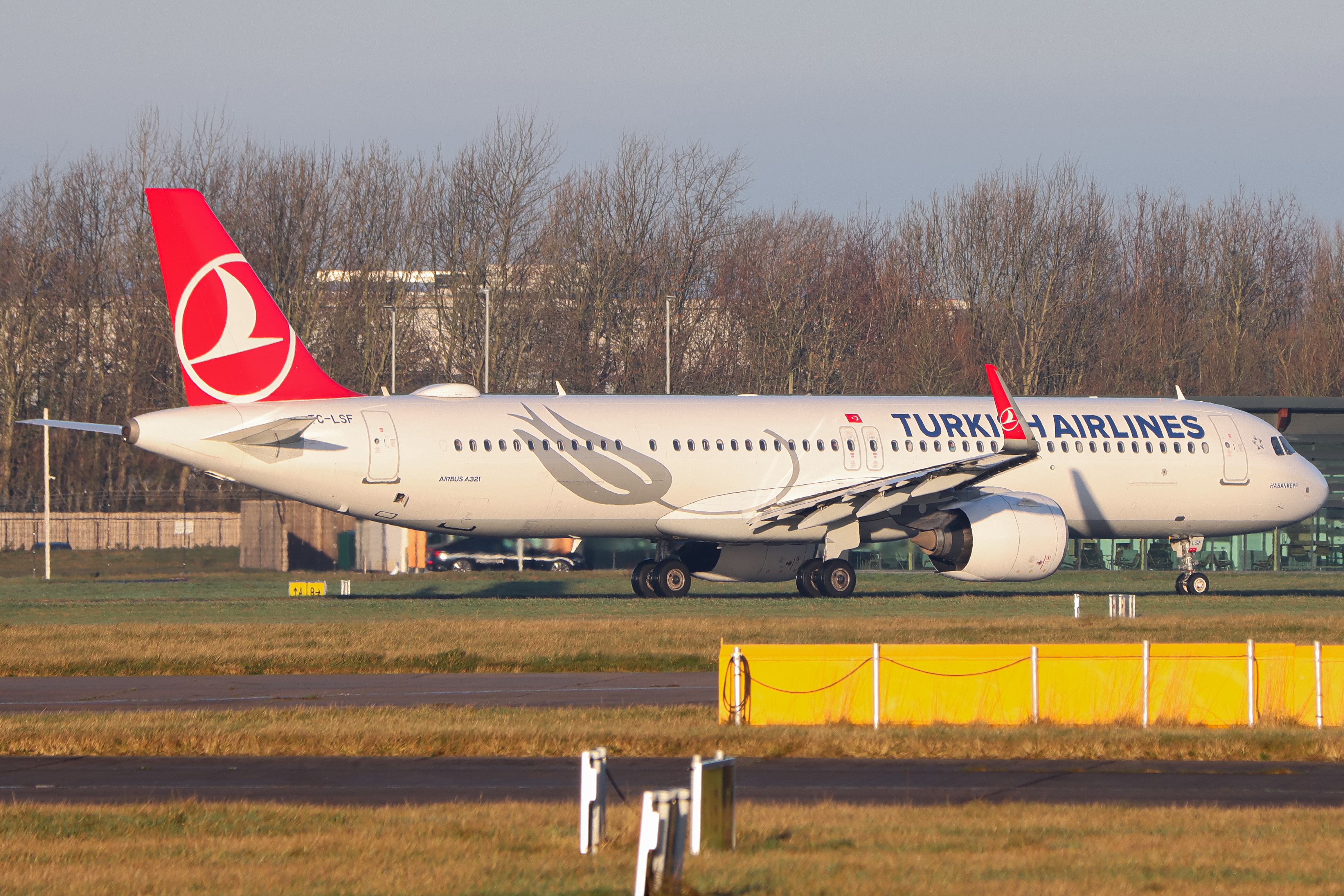 Full size: Turkish Airlines Airbus A321NEO TC-LSF at Manchester Airport