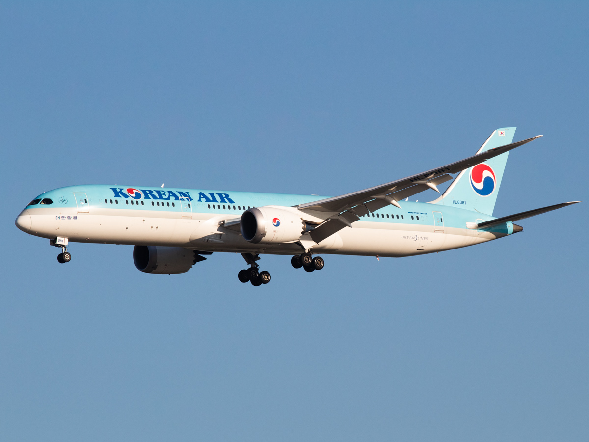 Full size: Korean Air Boeing 787-9 HL8081 at Dallas-Fort Worth International Airport
