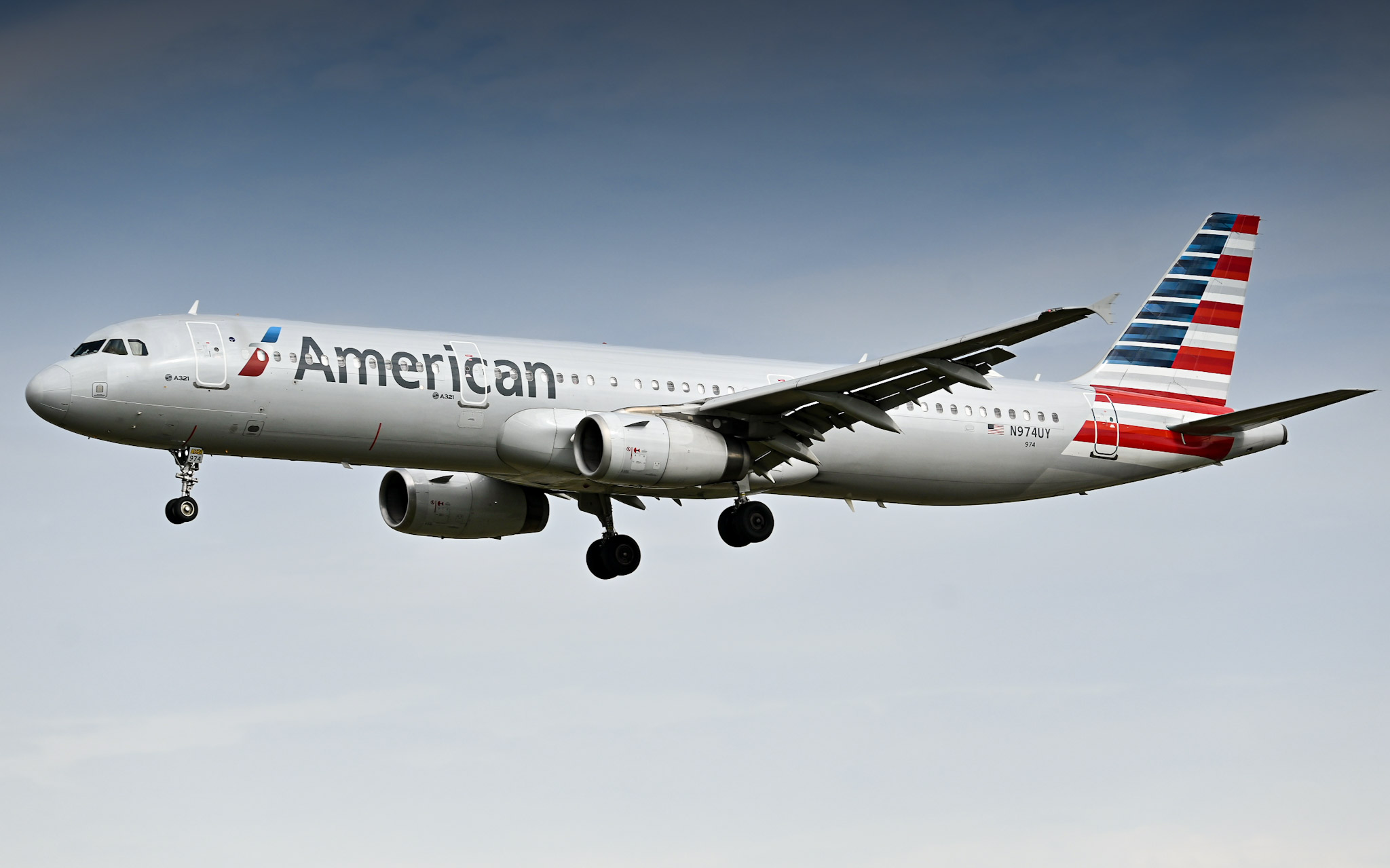 Full size: American Airlines Airbus A321-200 N974UY at Daytona Beach International Airport