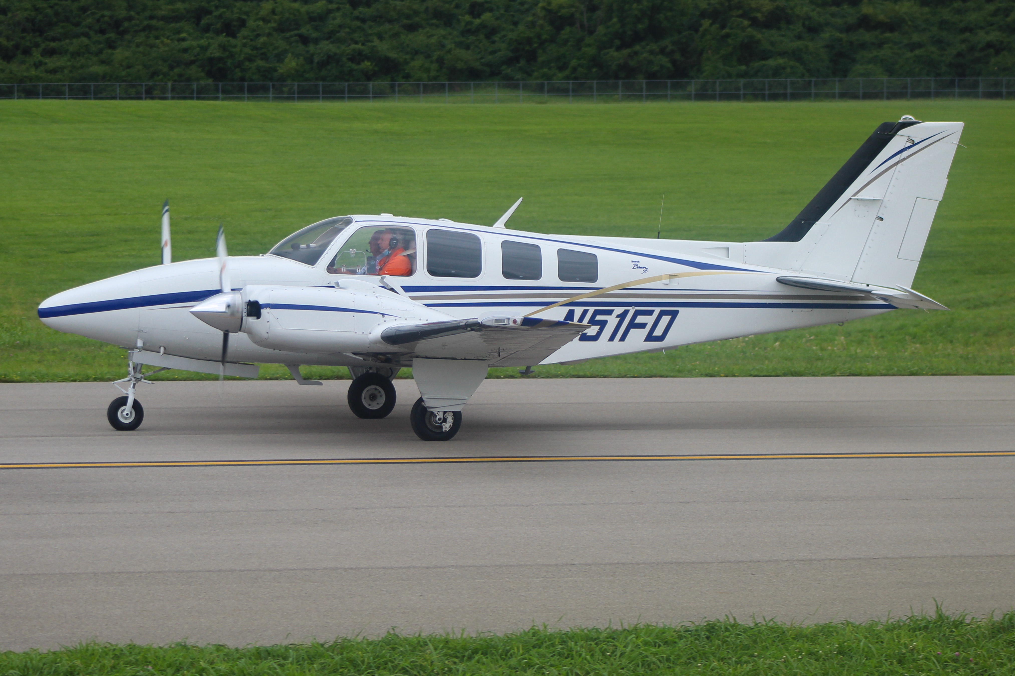 Full size: PRIVATE Beechcraft Baron 58 N51FD at Cincinnati Municipal Airport/Lunken Field