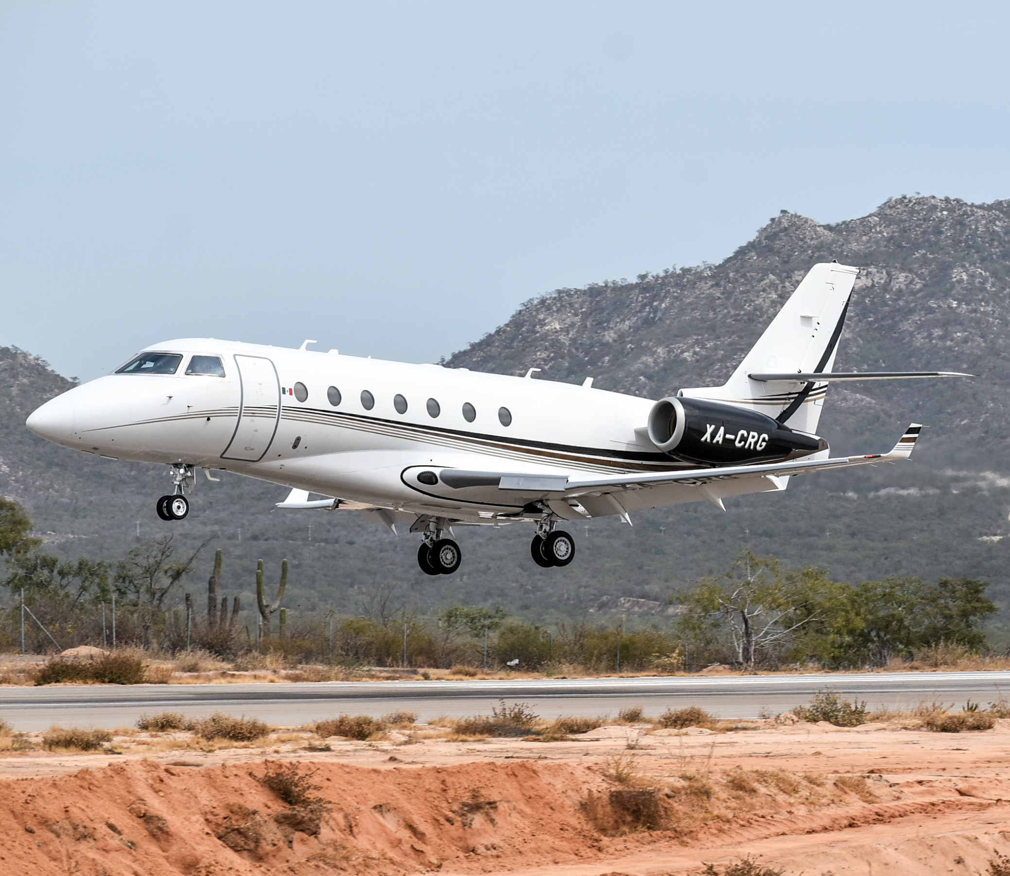 Full size: PRIVATE Gulfstream G200 XA-CRG at Aeropuerto de Cabo San Lucas Internacional