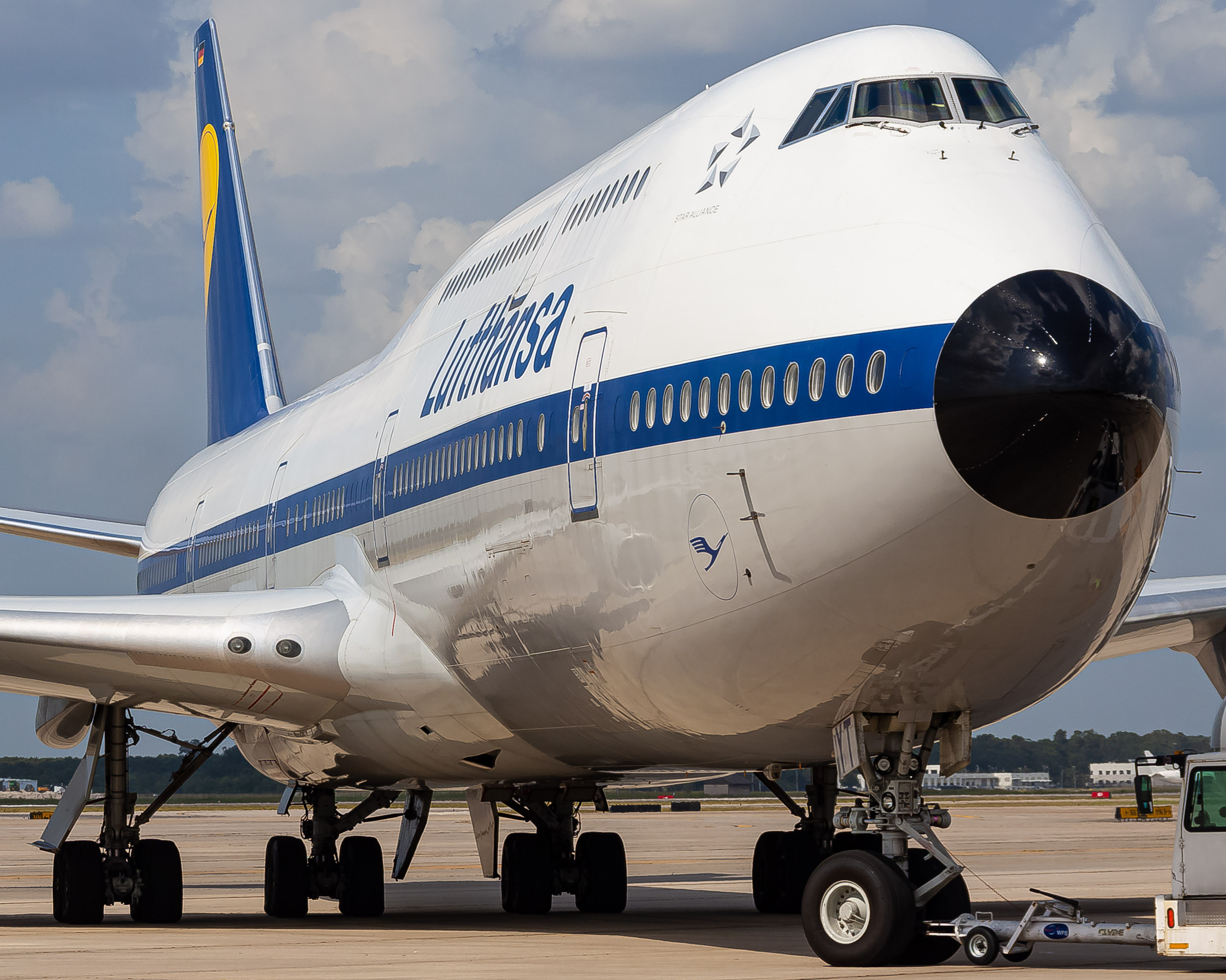 Full size: Lufthansa Boeing 747-8i D-ABYT at Houston-George Bush Intercontinental Airport
