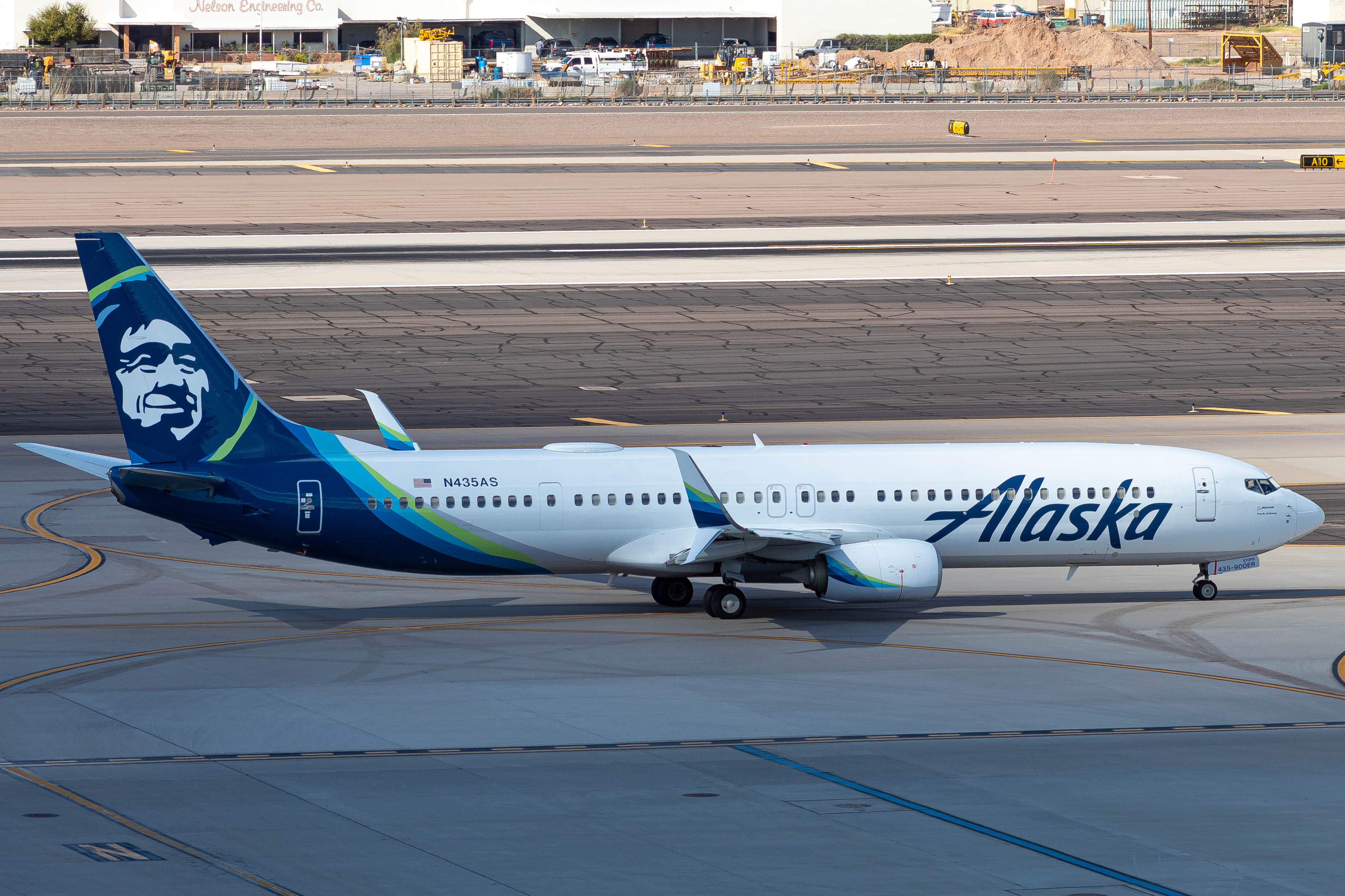 Full size: Alaska Airlines Boeing 737-900ER N435AS at Phoenix Sky Harbor International Airport