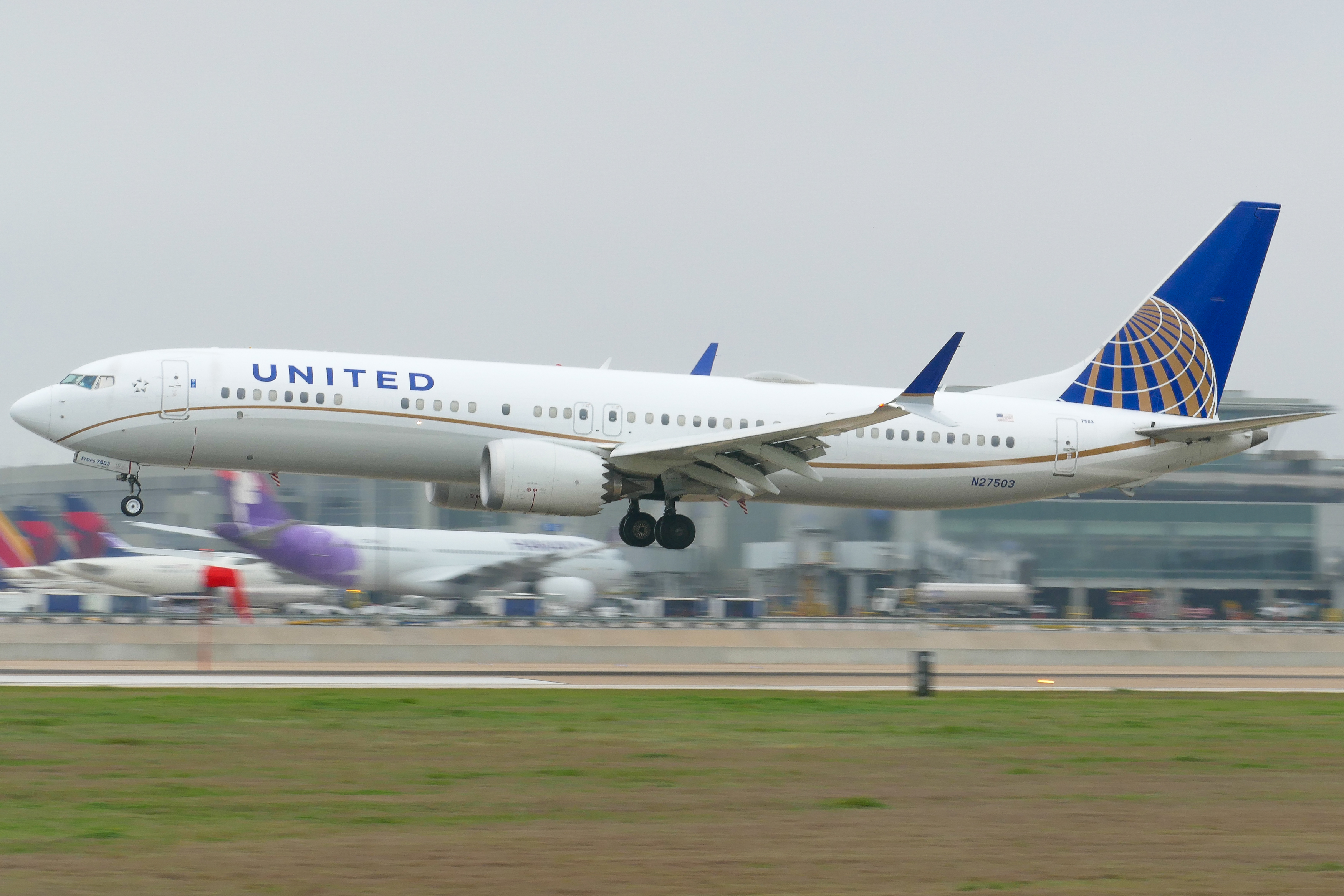 Full size: United Airlines Boeing 737 MAX 9 N27503 at Austin-Bergstrom International Airport
