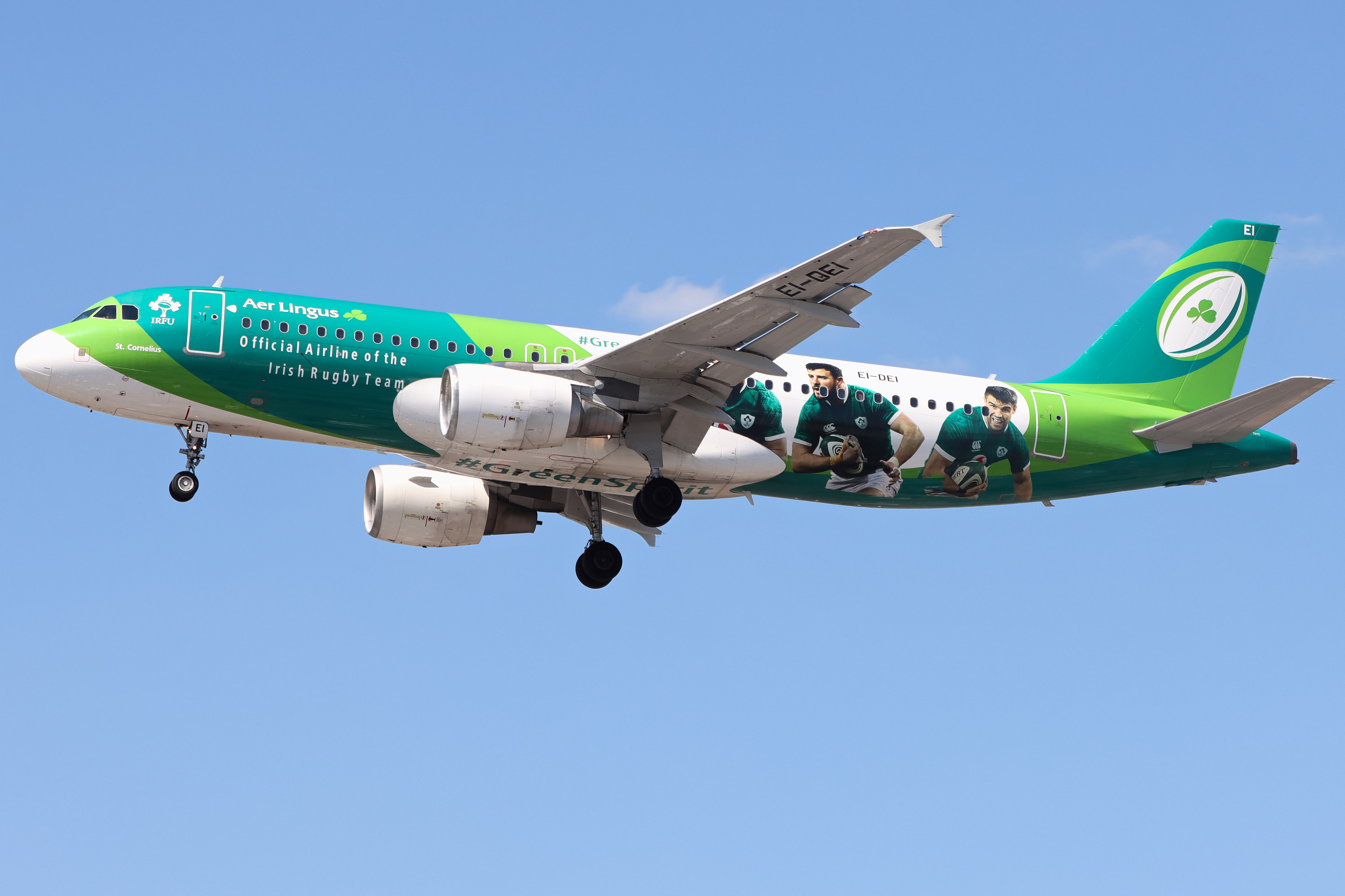 Full size: Aer Lingus Airbus A320 EI-DEI at London Heathrow International Airport