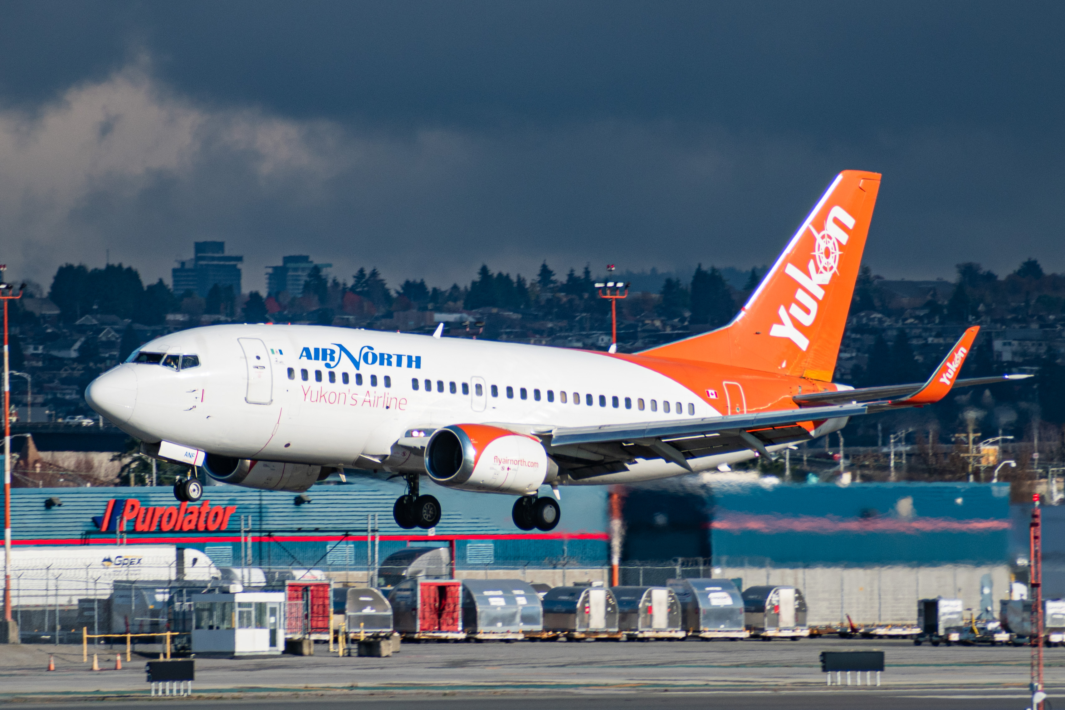 Full size: Air North Boeing 737-500 C-FANF at Vancouver International Airport