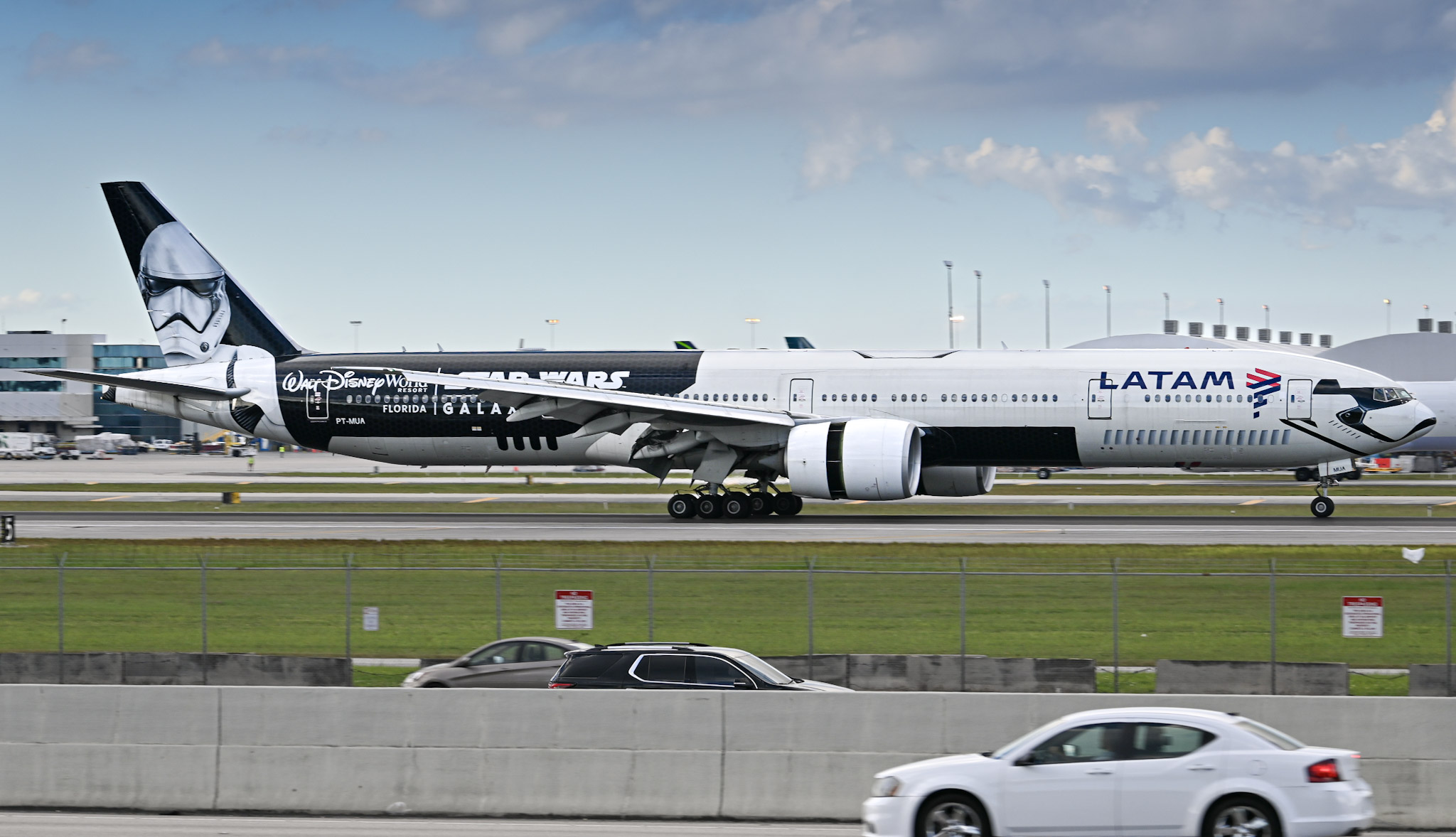 Full size: LATAM Boeing 777-300ER PT-MUA at Miami International Airport