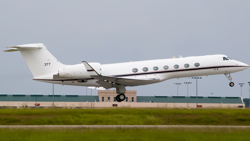 Full size: US Navy  Gulfstream C-37B 166377 at Savannah/Hilton Head International Airport