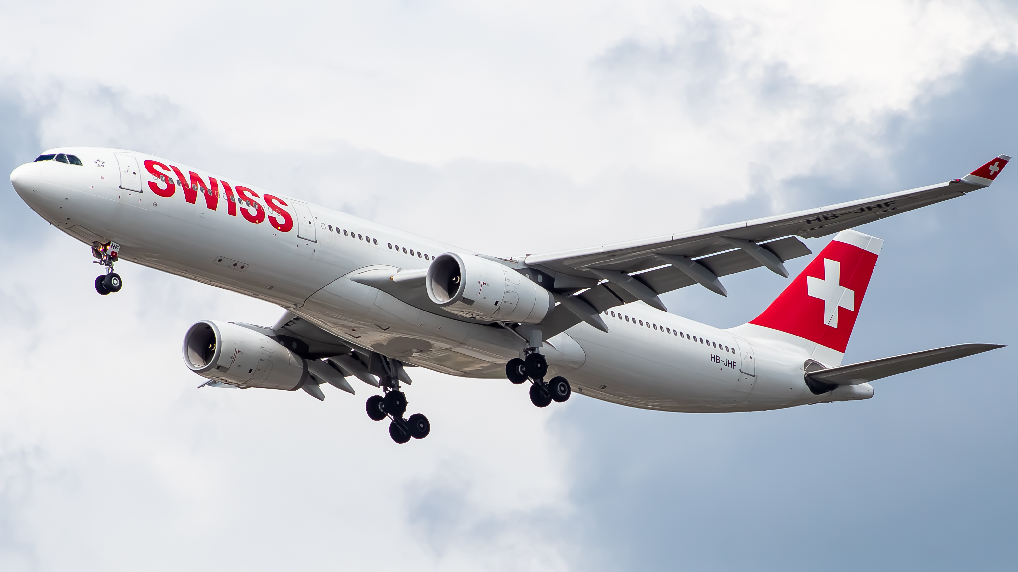 Full size: Swiss International Air Lines Airbus A330-300 HB-JHF at Chicago O'Hare International Airport