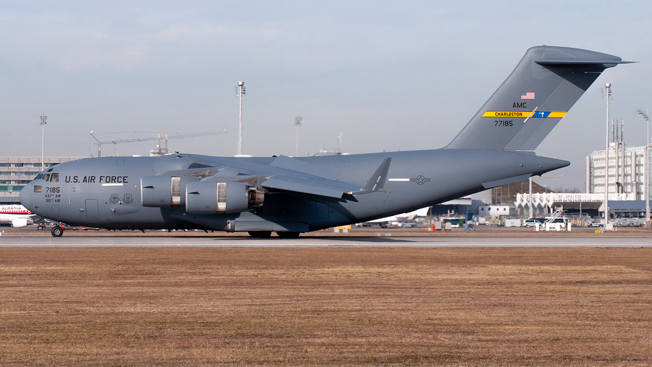 Full size: USAF - United States Air Force Boeing C-17 Globemaster III 07-7185 at Munich International Airport